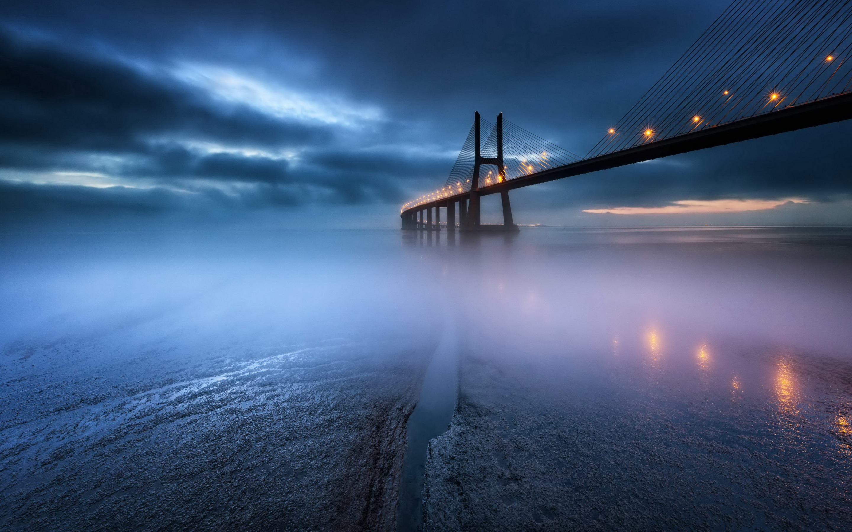 Laden Sie das See, Nebel, Brücke, Wolke, Nacht, Himmel, Menschengemacht, Ponte Vasco Da Gama-Bild kostenlos auf Ihren PC-Desktop herunter