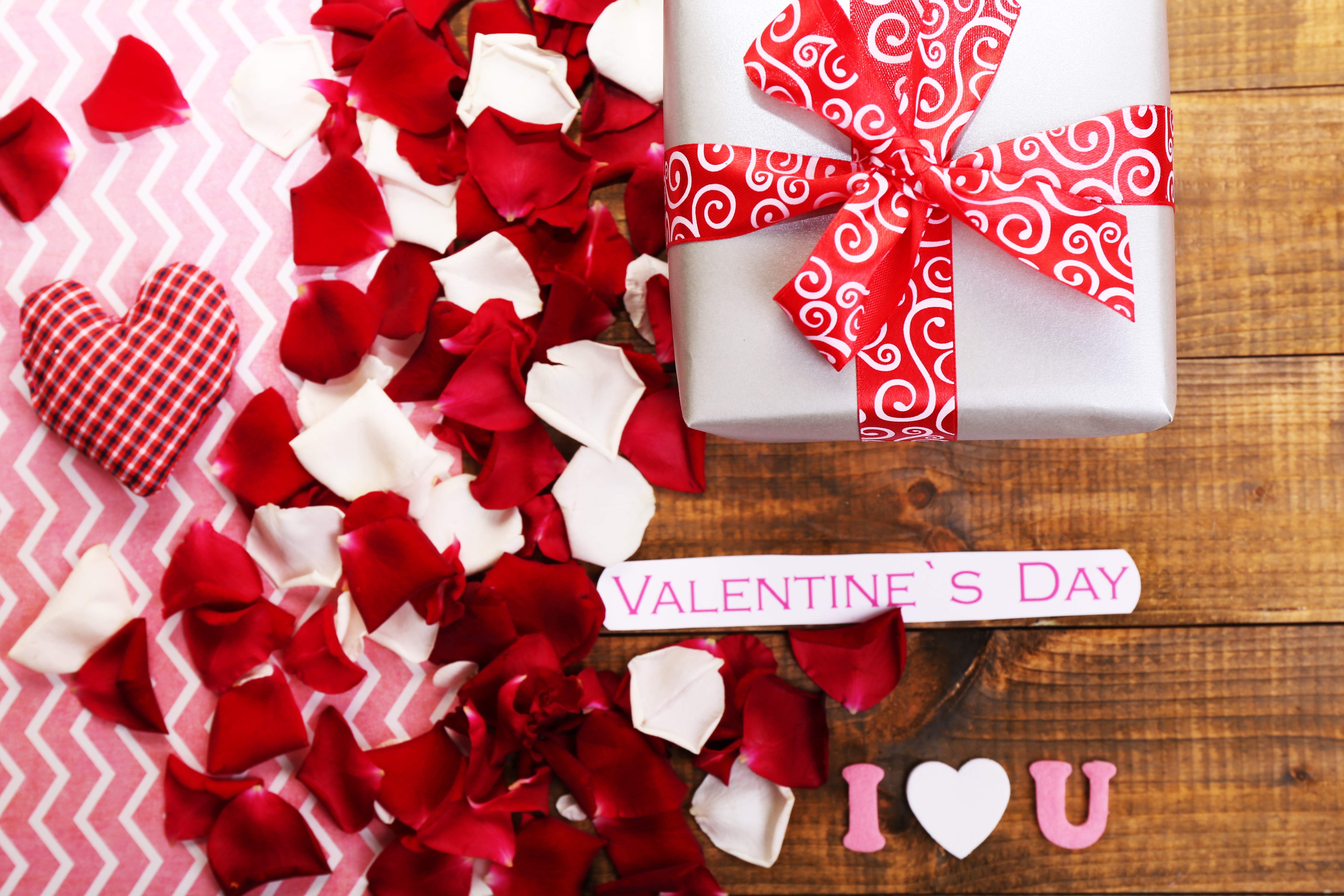 PCデスクトップに贈り物, 花弁, 愛する, バレンタイン・デー, ロマンチック, 心臓, ホリデー画像を無料でダウンロード