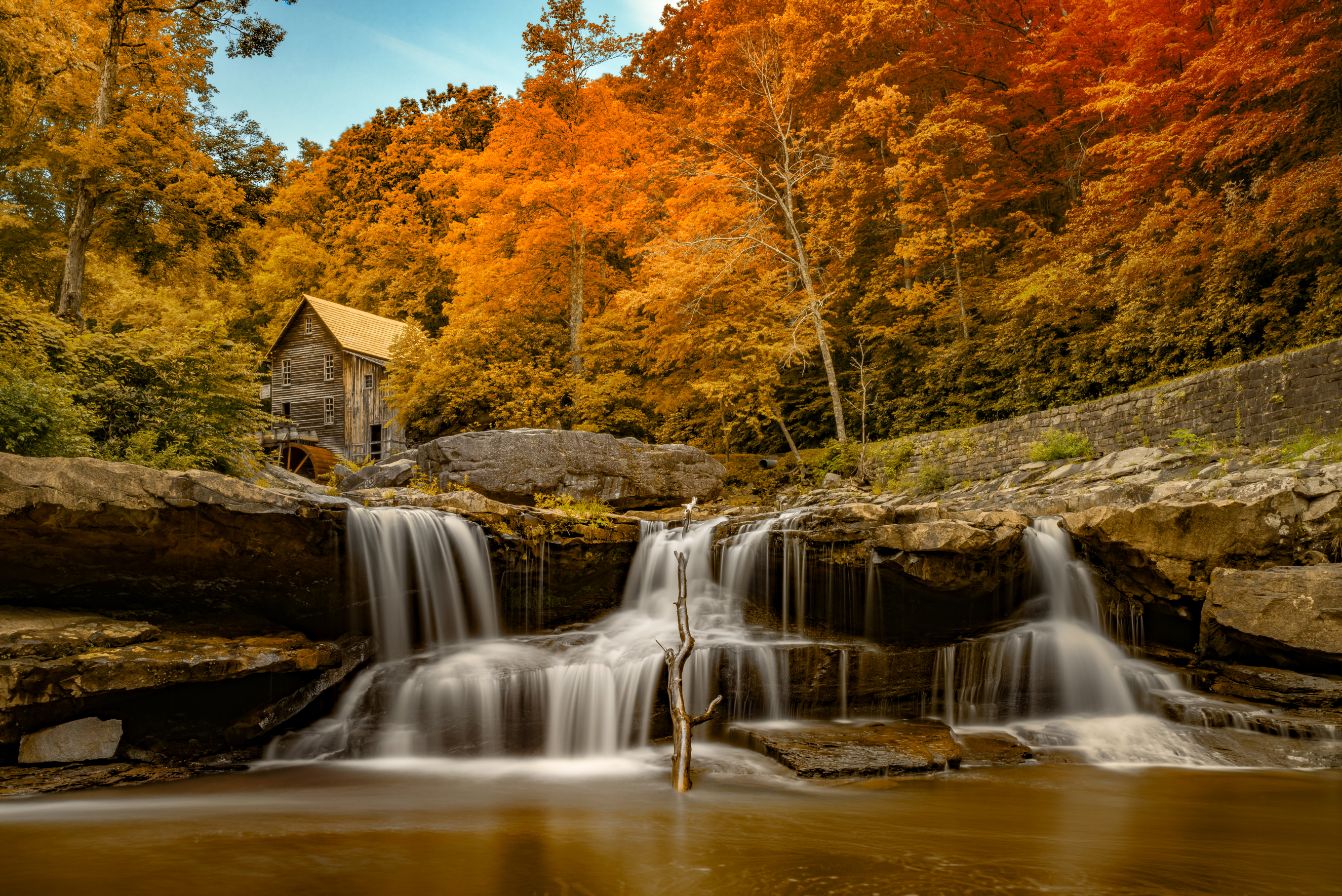 Handy-Wallpaper Herbst, Wasserfall, Menschengemacht, Wassermühle kostenlos herunterladen.