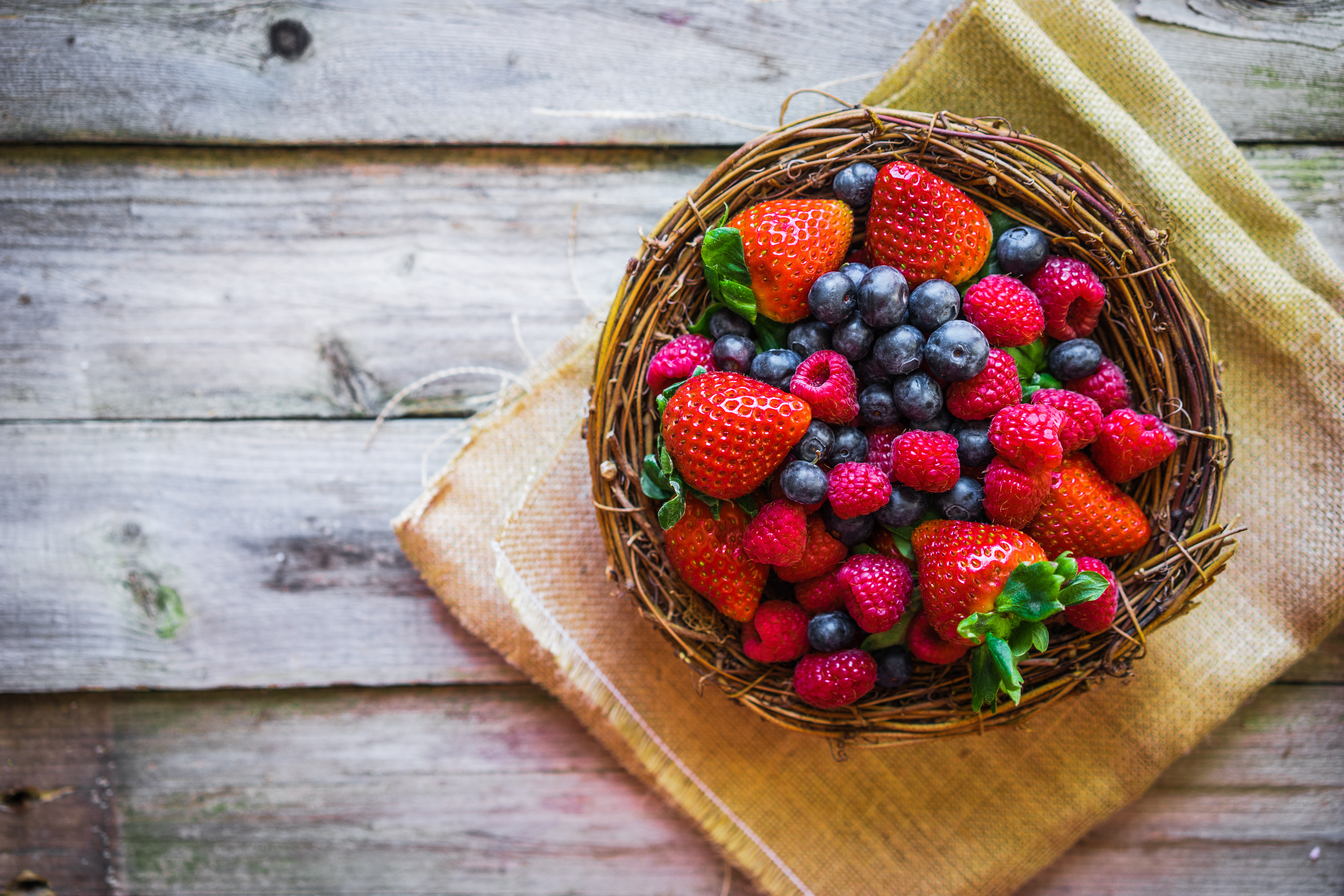 Free download wallpaper Food, Strawberry, Blueberry, Raspberry, Berry, Basket on your PC desktop