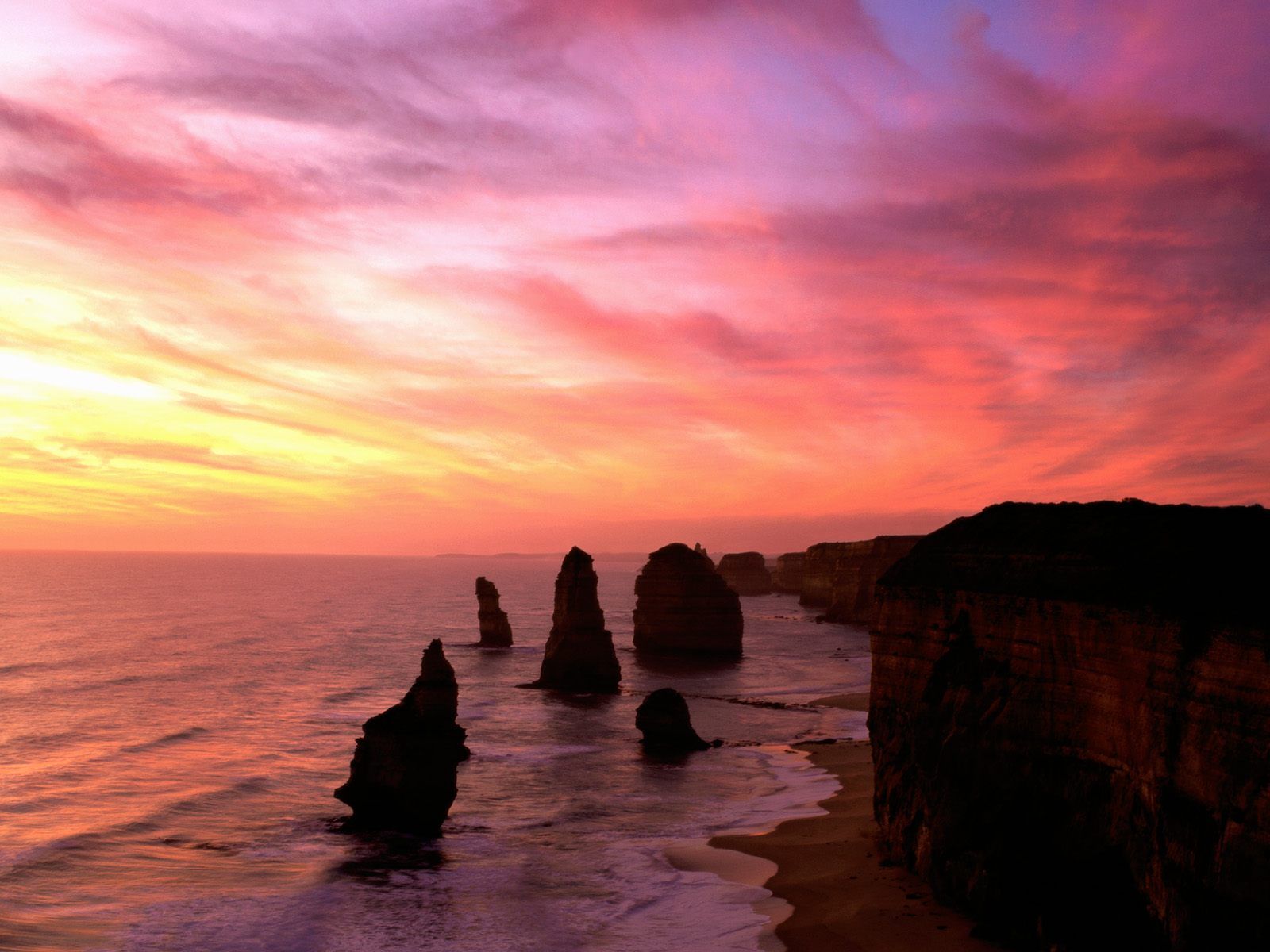 Скачать картинку Горизонт, Океан, Австралия, Земля/природа, Закат Солнца, Двенадцать Апостолов в телефон бесплатно.