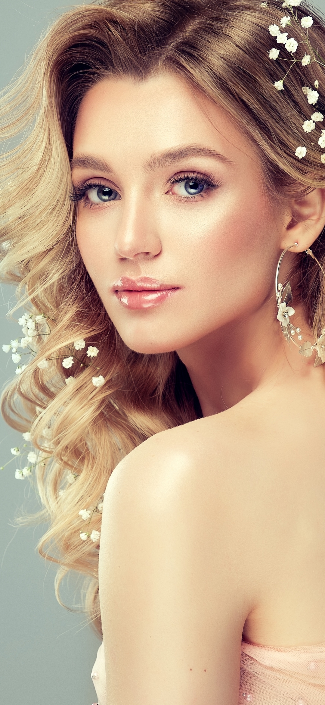 Handy-Wallpaper Blond, Locken, Modell, Frauen, Blaue Augen, Blondinen kostenlos herunterladen.