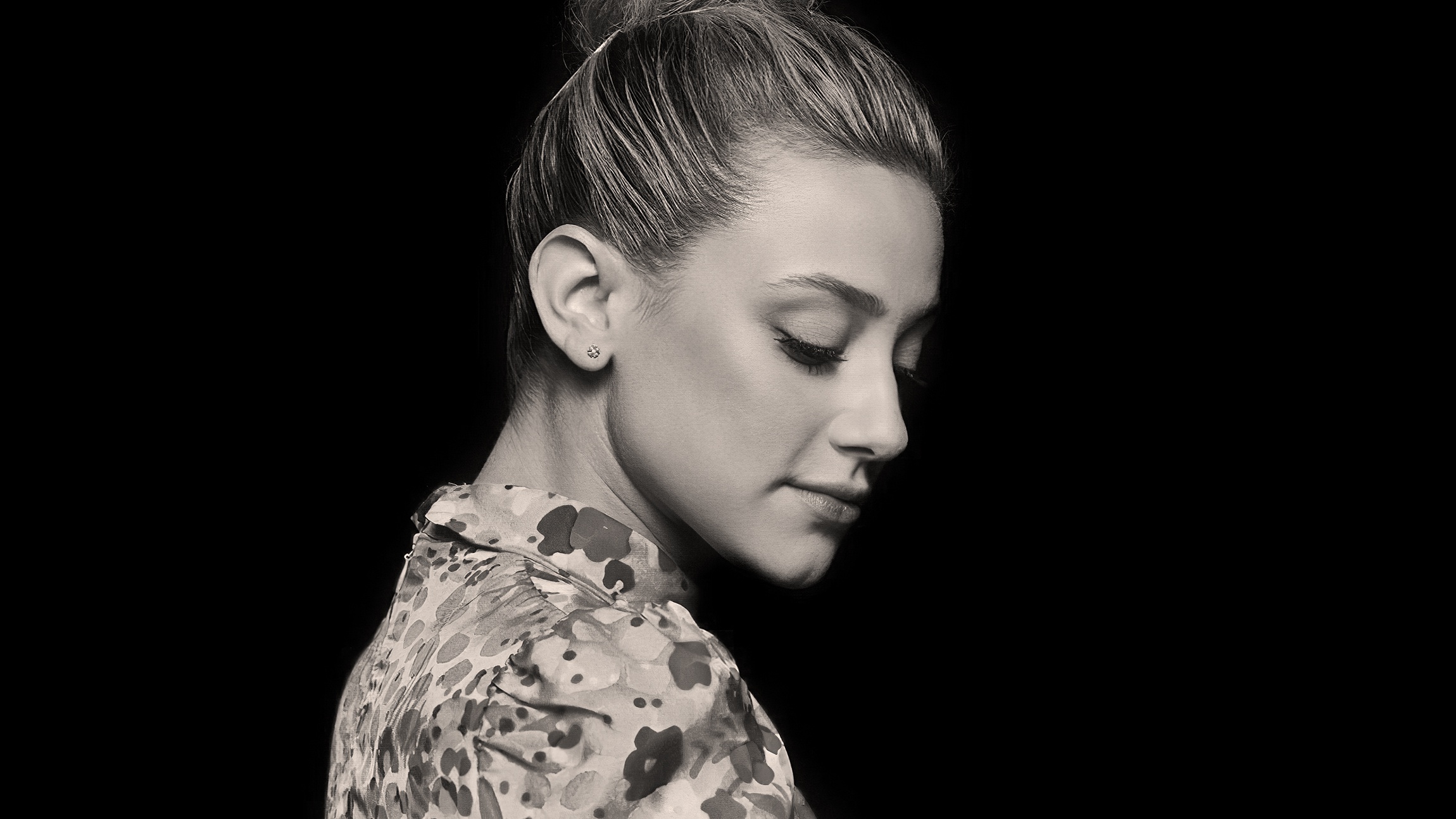 Download mobile wallpaper American, Celebrity, Black & White, Actress, Lili Reinhart for free.