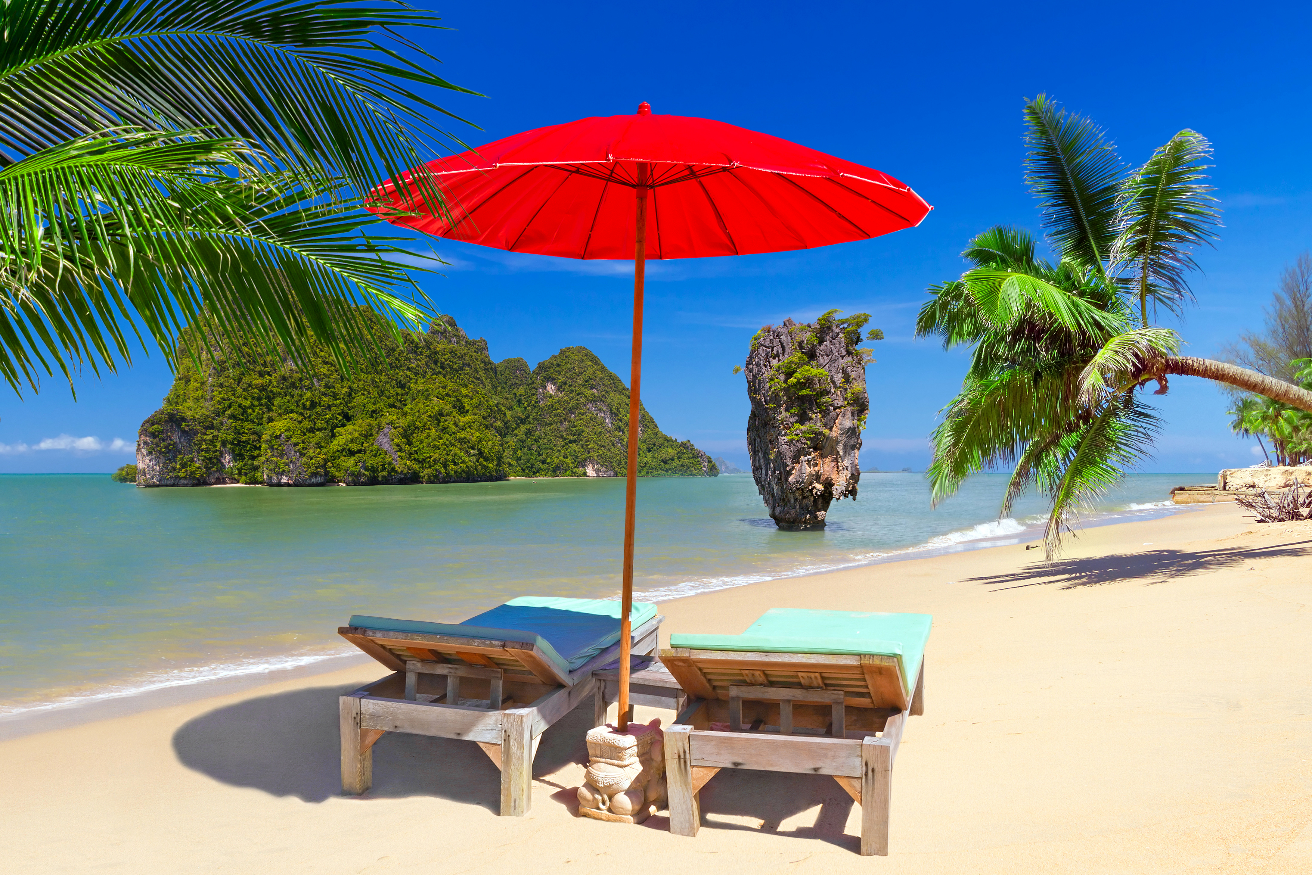 740546 скачать обои пальмы, тропический, таиланд, праздничный день, фотографии, пляж, стул, океан, тропики, зонтики - заставки и картинки бесплатно