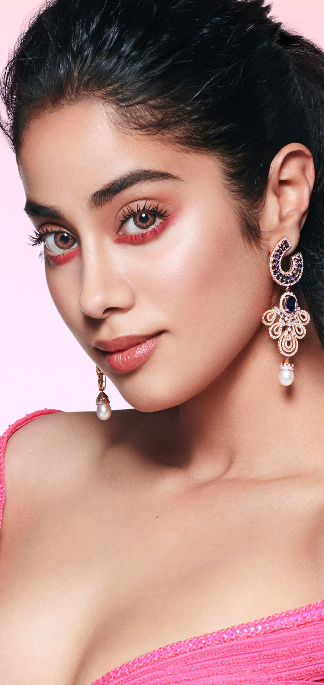 Download mobile wallpaper Earrings, Indian, Celebrity, Brown Eyes, Black Hair, Actress, Bollywood, Janhvi Kapoor for free.