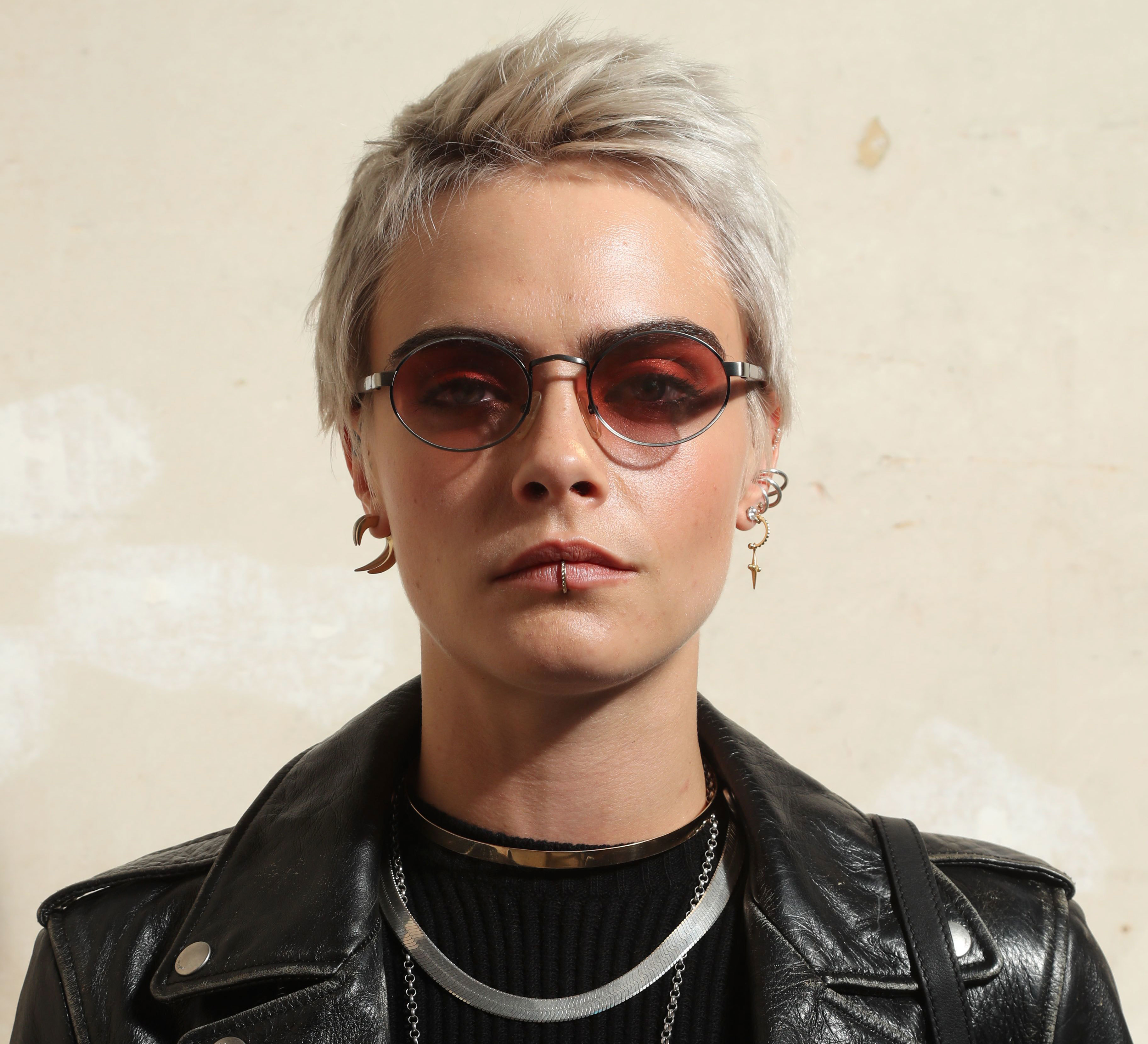 Download mobile wallpaper English, Sunglasses, Model, Earrings, Celebrity, Short Hair, Actress, Cara Delevingne for free.