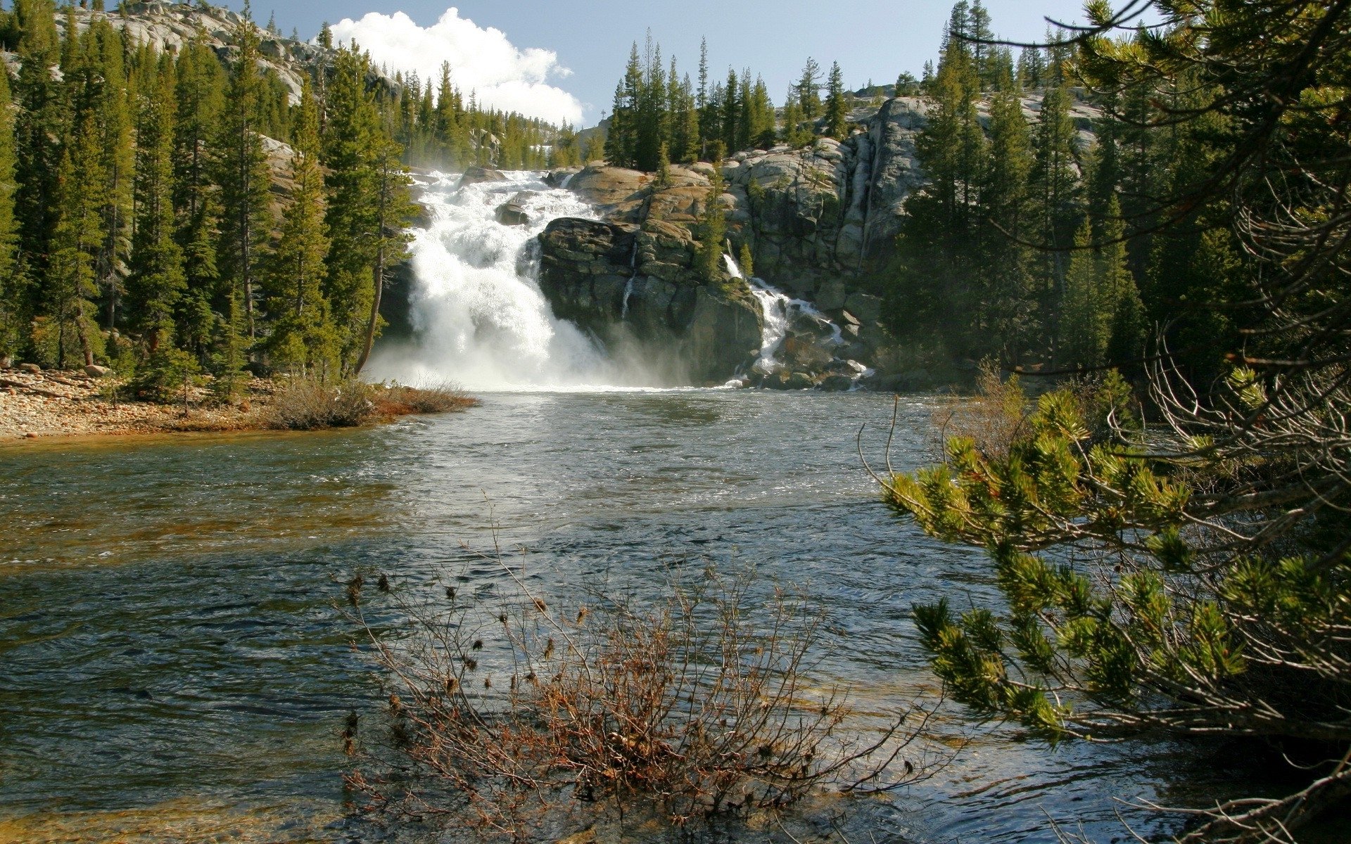 Handy-Wallpaper Wasserfälle, Wasserfall, Baum, Wolke, Erde/natur kostenlos herunterladen.
