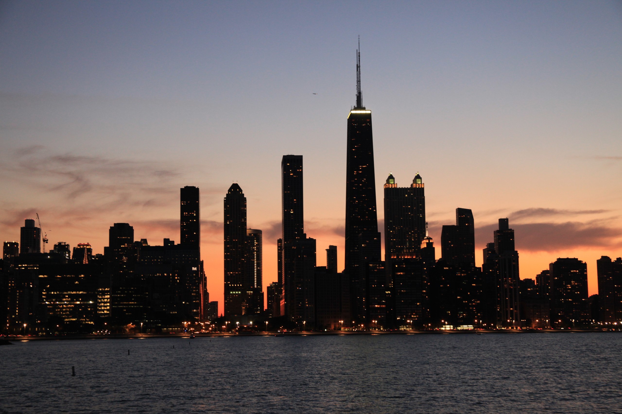 Baixe gratuitamente a imagem Cidades, Eua, Arranha Céu, Luz, Construção, Tarde, Chicago, Feito Pelo Homem na área de trabalho do seu PC