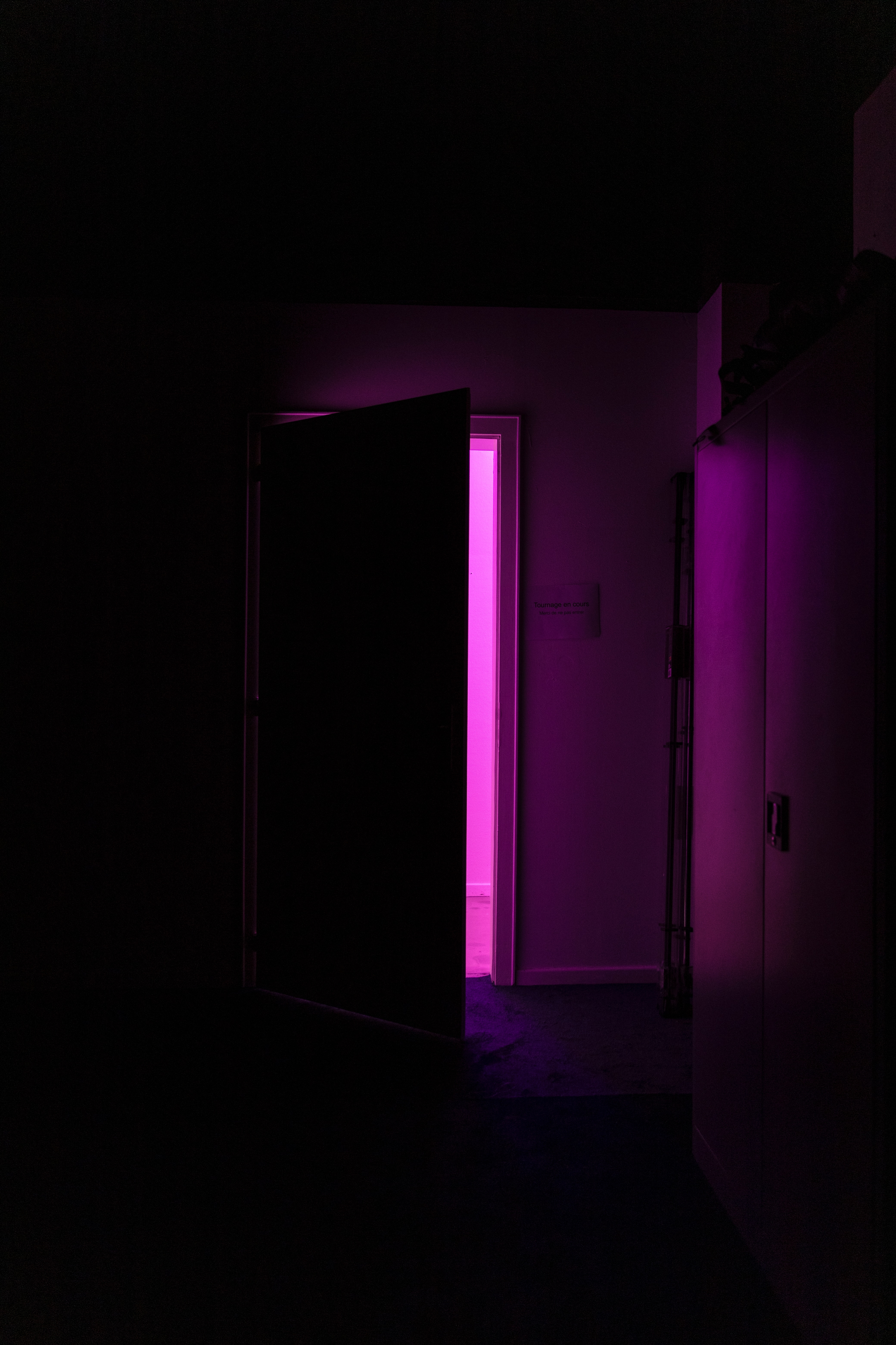 violet, dark, shine, light, premises, room, purple, door Full HD