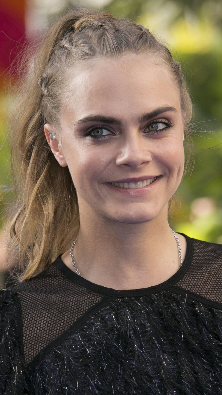 Download mobile wallpaper Smile, English, Face, Model, Blue Eyes, Celebrity, Actress, Ponytail, Cara Delevingne for free.