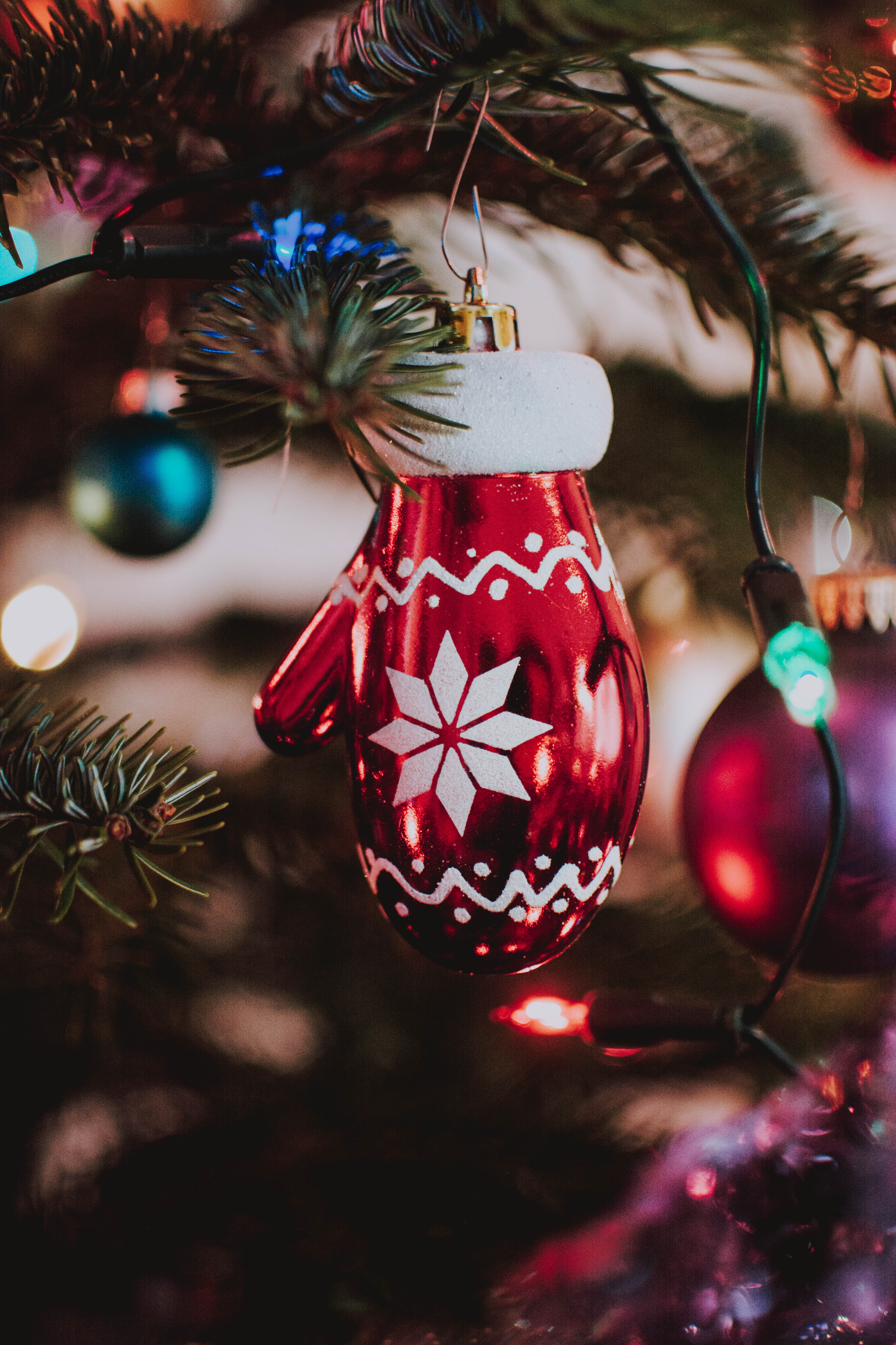 108063 descargar fondo de pantalla navidad, vacaciones, año nuevo, decoración, juguete del árbol de navidad, árbol de navidad de juego, mitón: protectores de pantalla e imágenes gratis