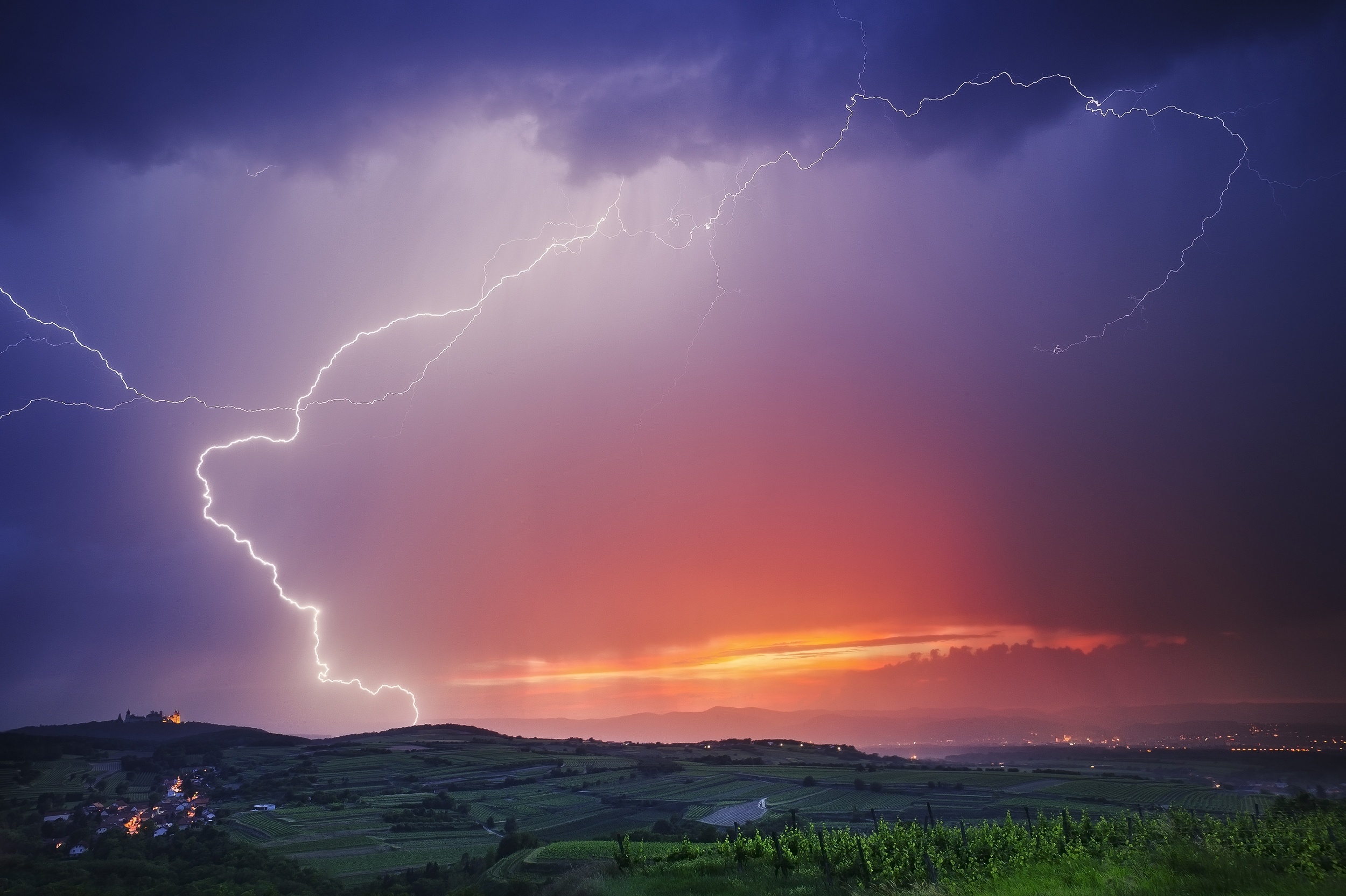 Handy-Wallpaper Blitz, Spanien, Fotografie, Himmel kostenlos herunterladen.