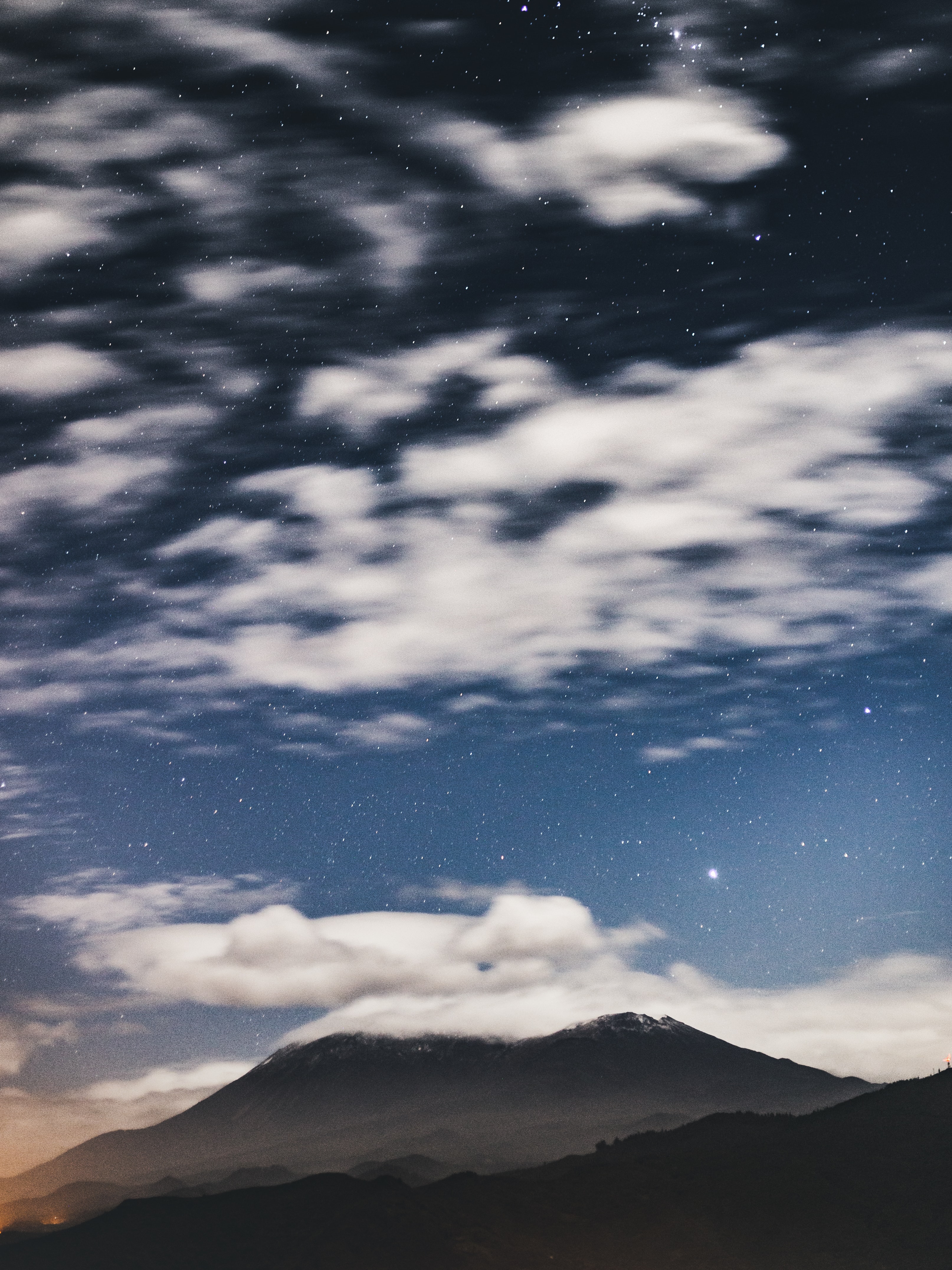 71859 скачать картинку длинная выдержка, облака, природа, звезды, гора, сумерки - обои и заставки бесплатно