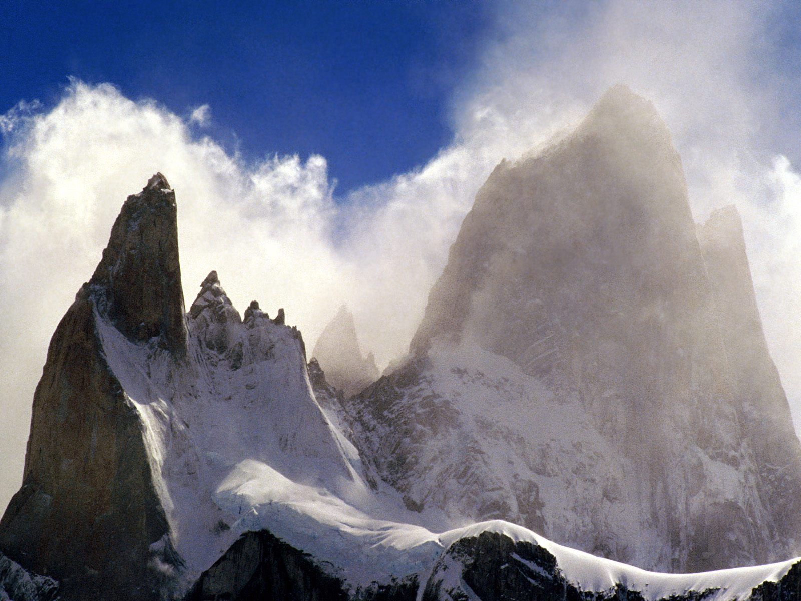 151096 télécharger l'image nature, montagnes, neige, vent, andes, pic fitzroy, fitzroy cerro - fonds d'écran et économiseurs d'écran gratuits