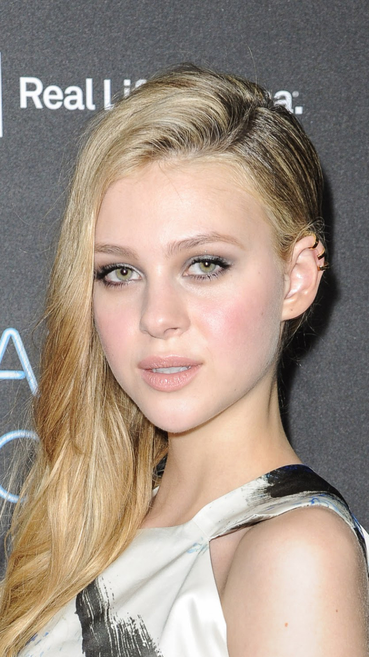 Download mobile wallpaper American, Celebrity, Actress, Nicola Peltz for free.