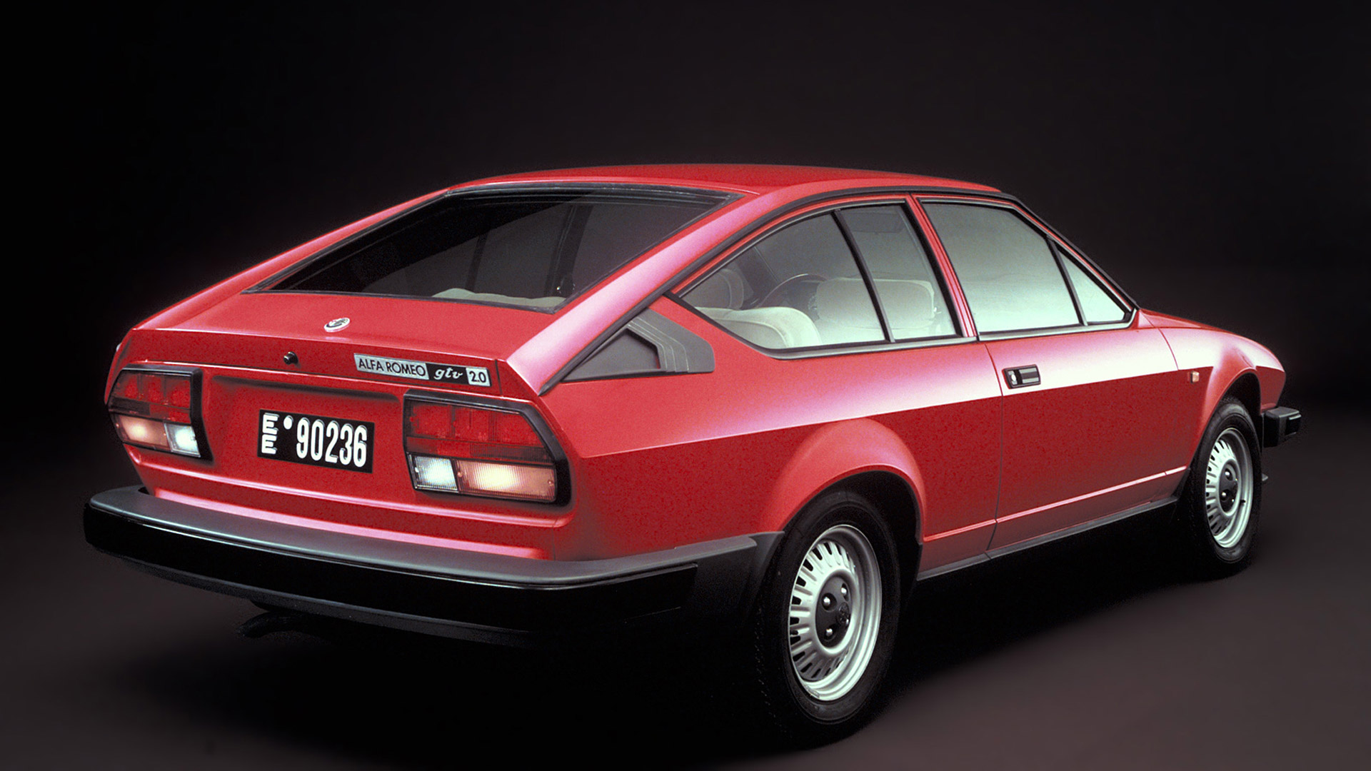 Laden Sie Alfa Romeo Gtv6 HD-Desktop-Hintergründe herunter