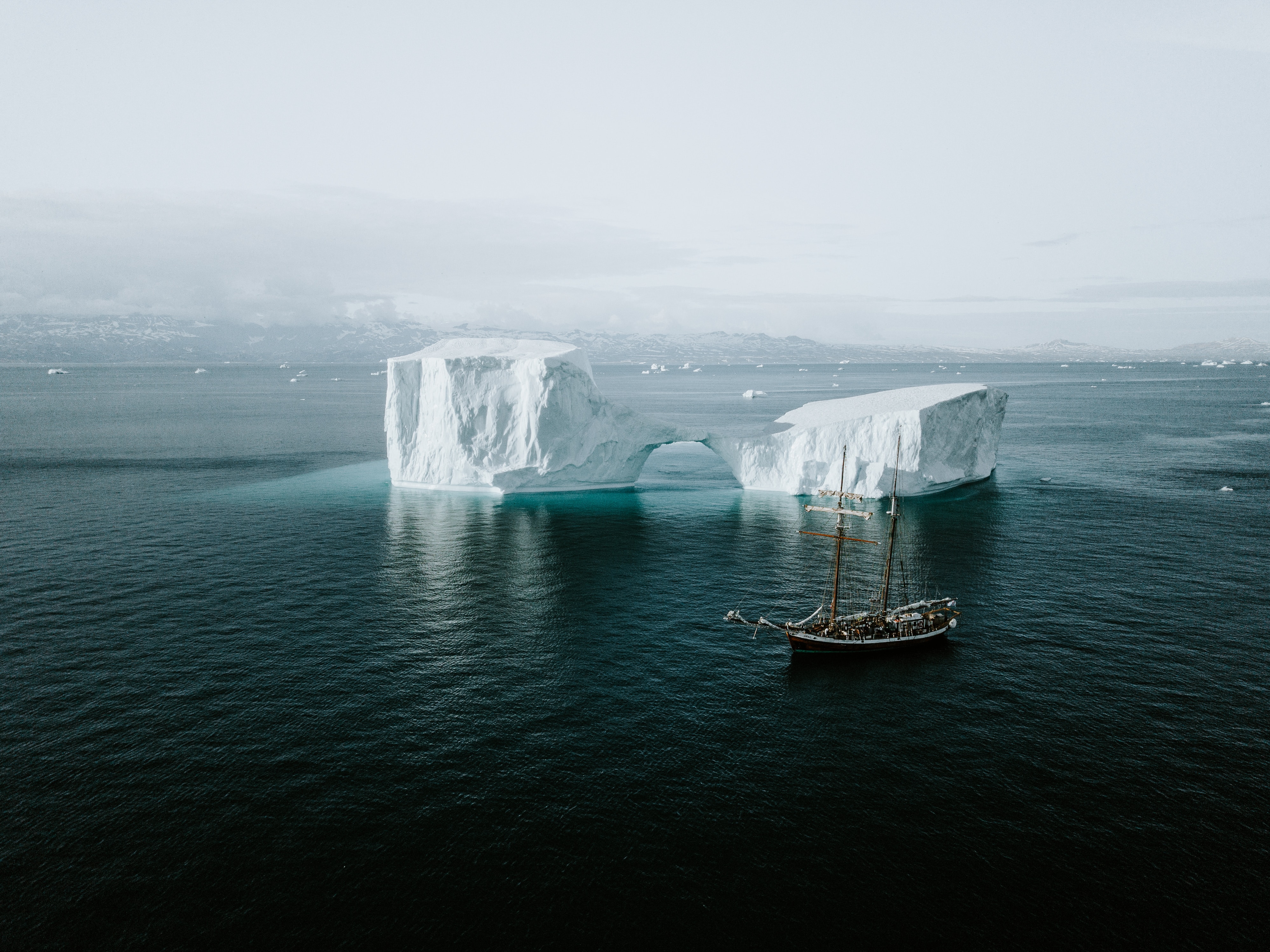 73072 скачать обои айсберг, море, корабль, лед, природа, вода - заставки и картинки бесплатно