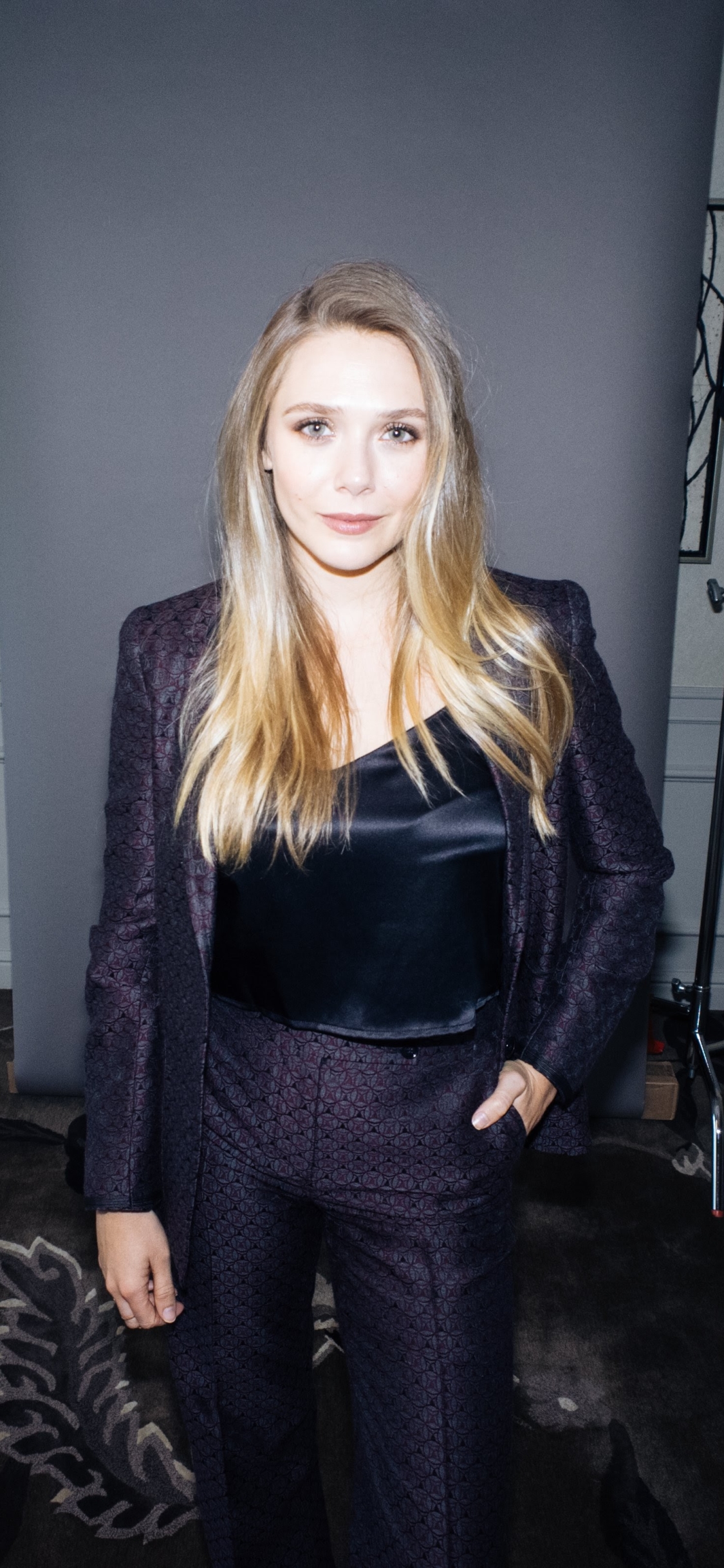 Download mobile wallpaper Blonde, Celebrity, Actress, Elizabeth Olsen for free.