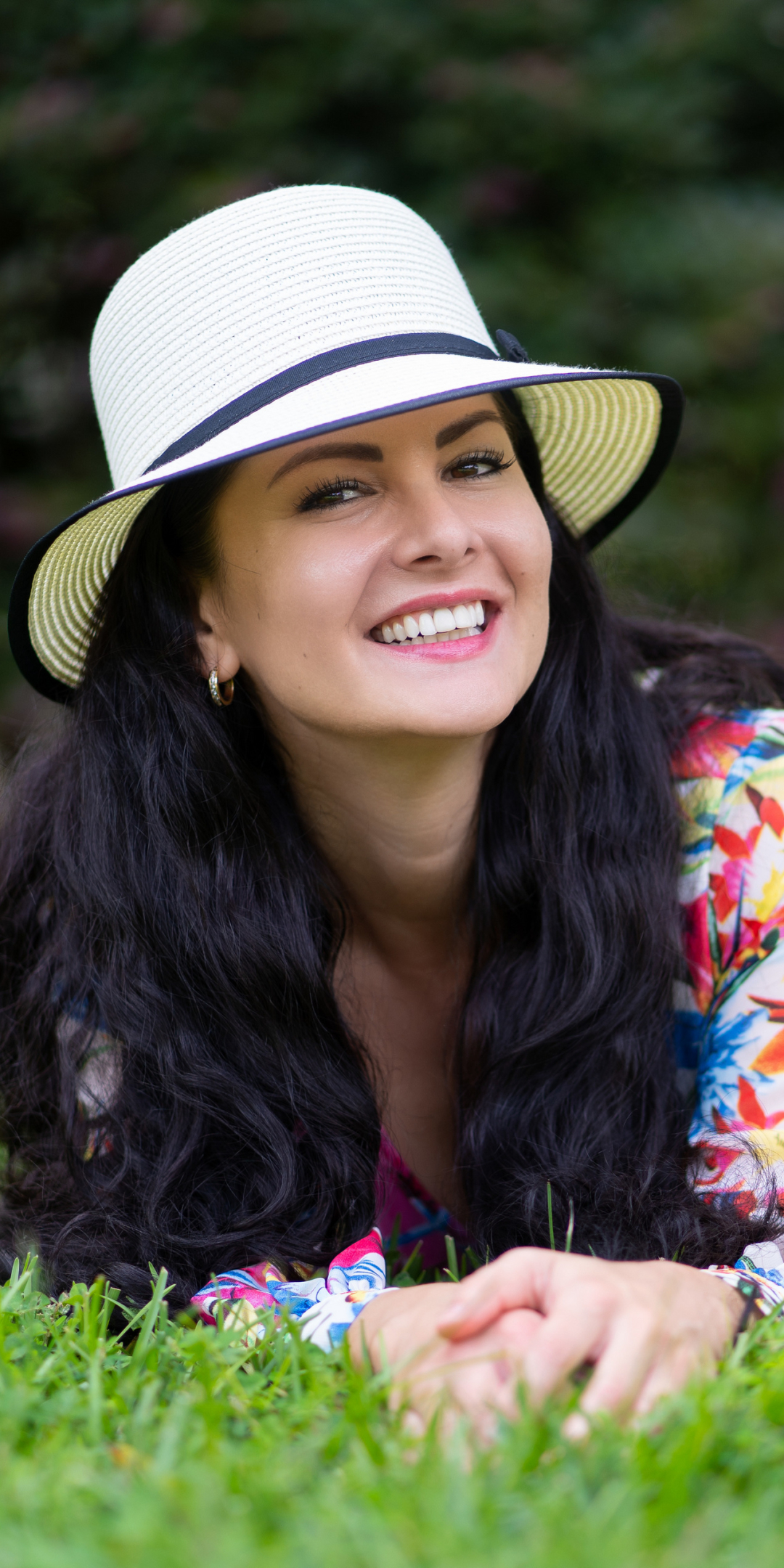 Download mobile wallpaper Smile, Hat, Model, Women, Black Hair for free.