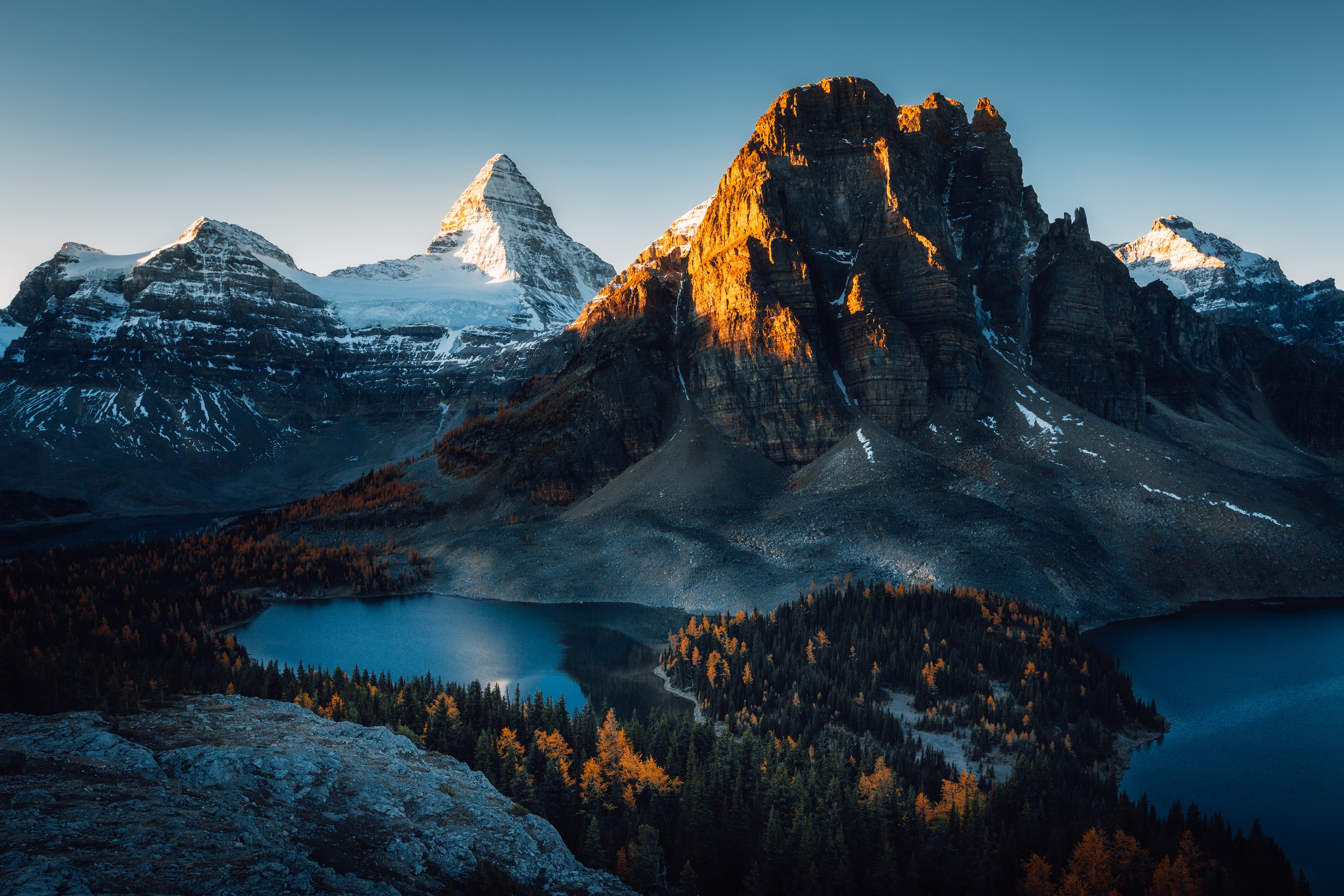 Free download wallpaper Nature, Lakes, Mountain, Lake, Forest, Alps, Earth, Cliff on your PC desktop