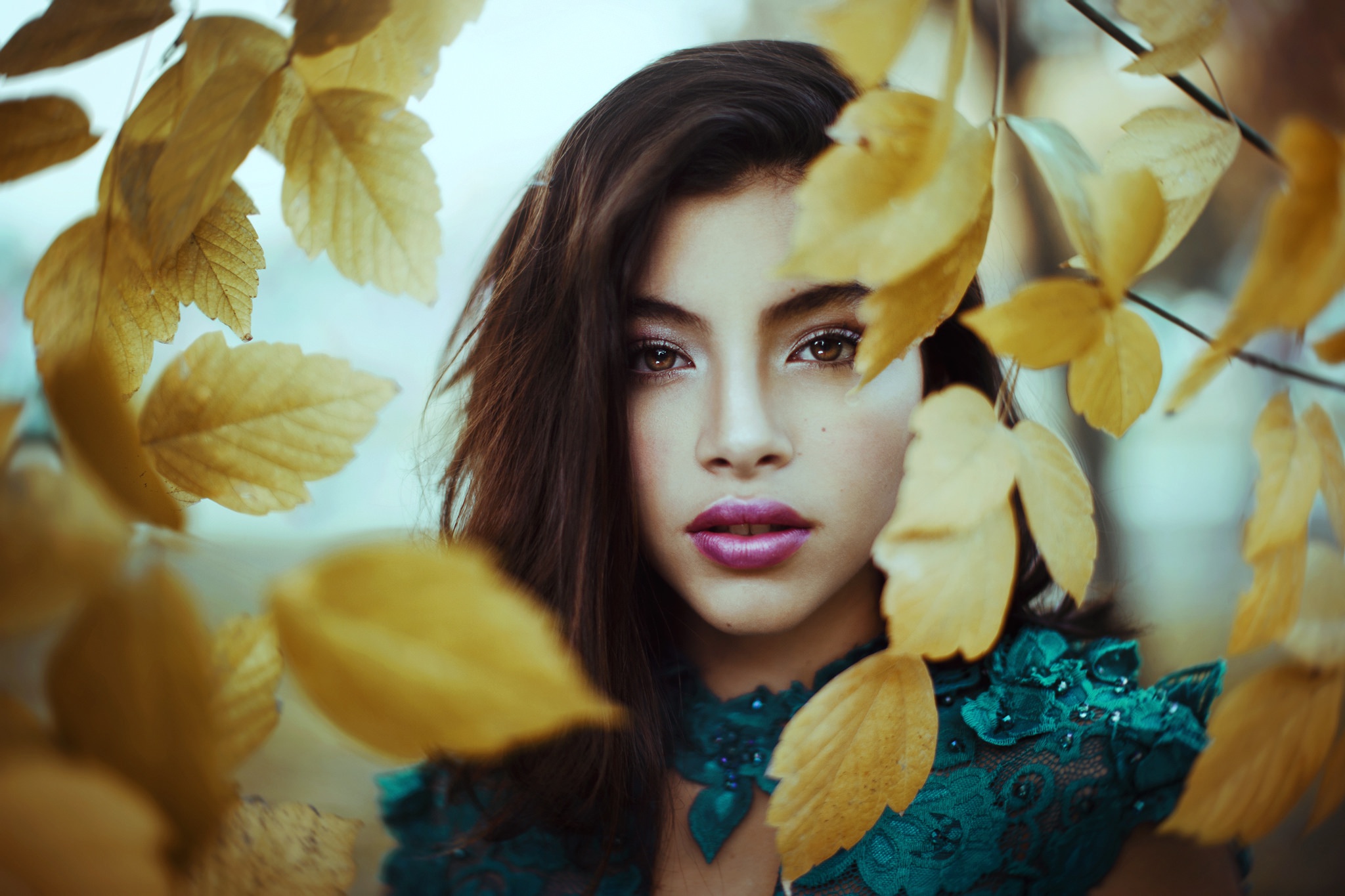 Download mobile wallpaper Leaf, Fall, Face, Brunette, Model, Women, Brown Eyes, Lipstick for free.