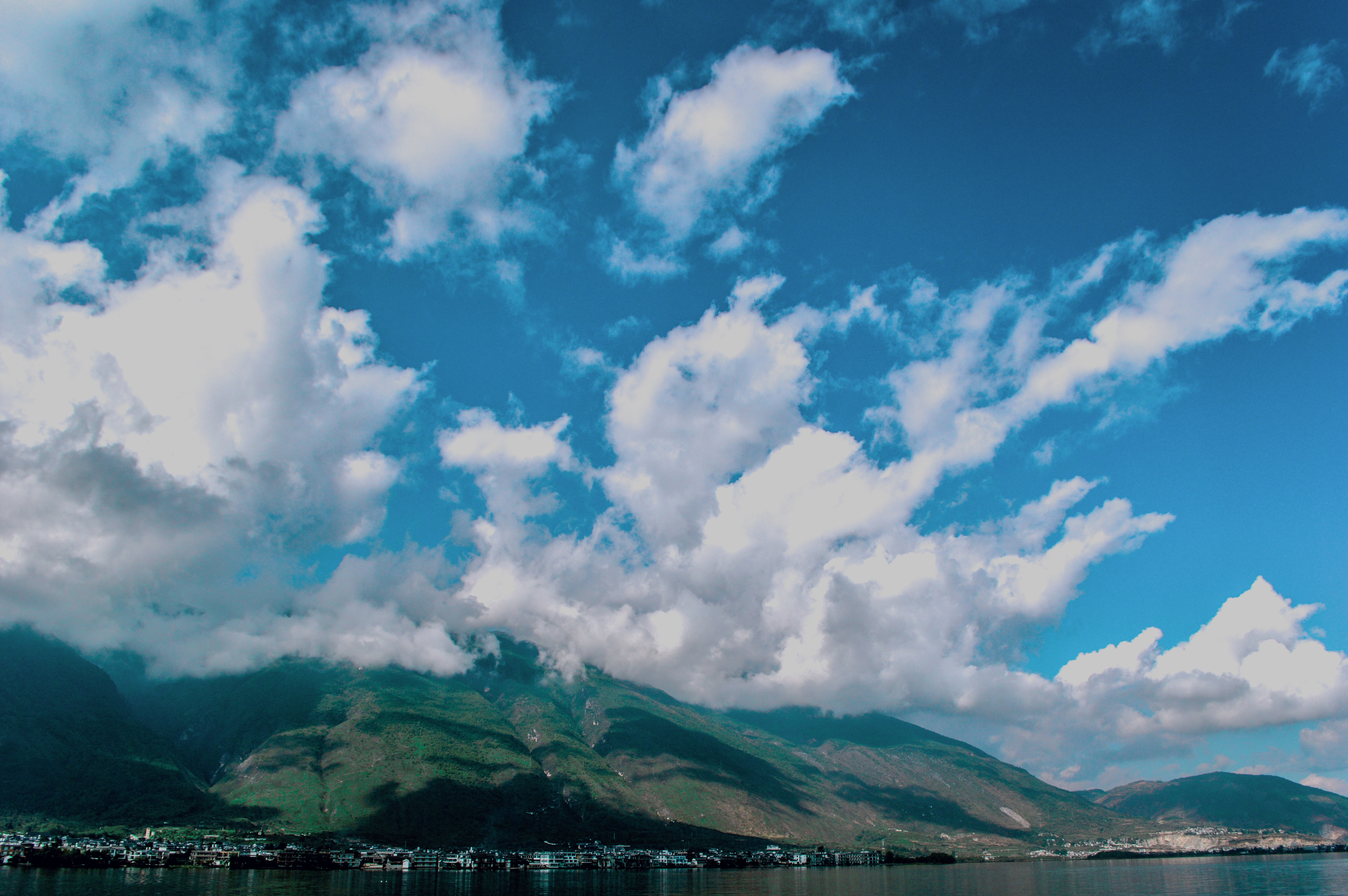 Free download wallpaper Mountains, Lake, Fog, Nature on your PC desktop