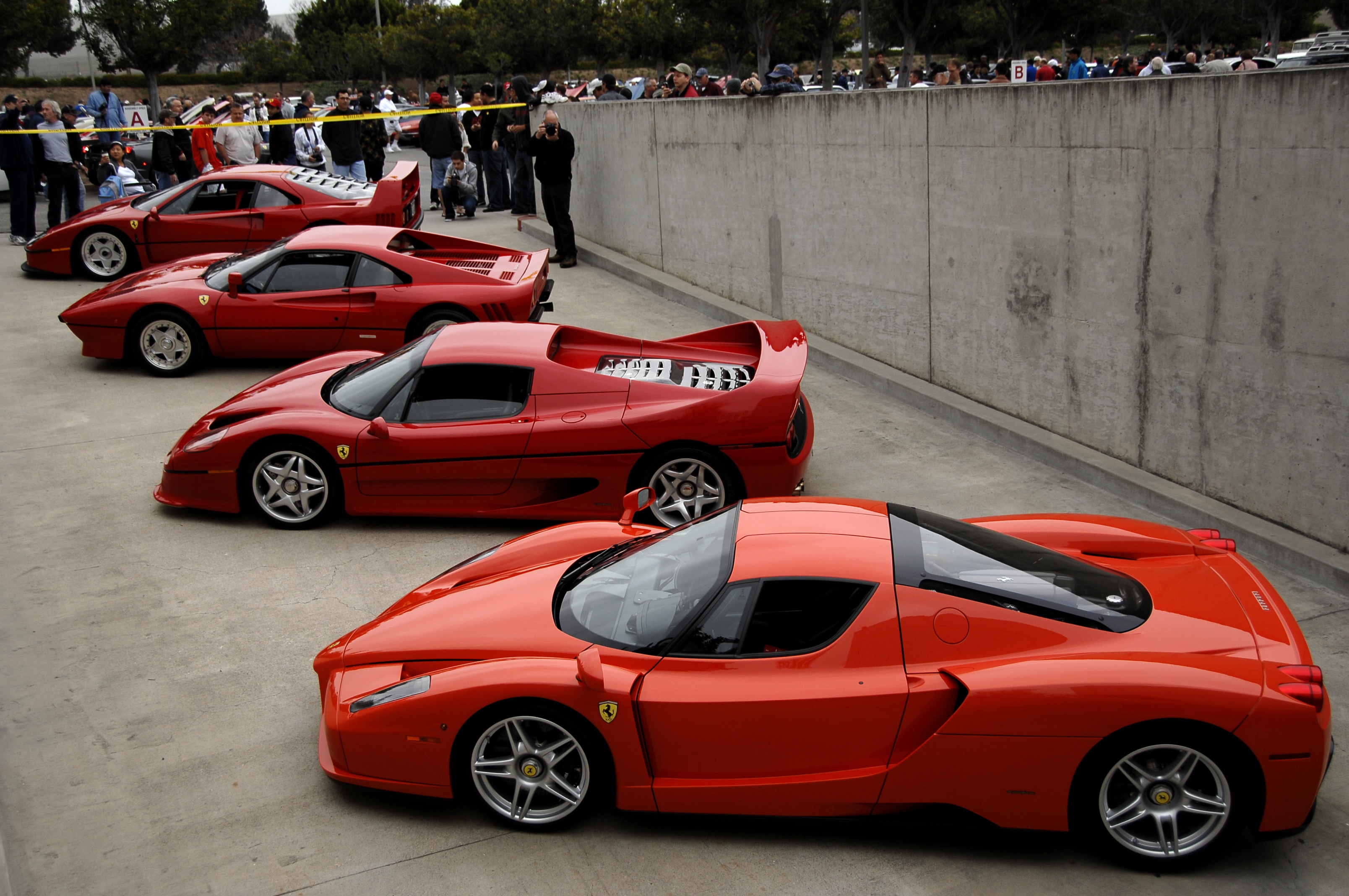 Handy-Wallpaper Ferrari, Fahrzeuge kostenlos herunterladen.