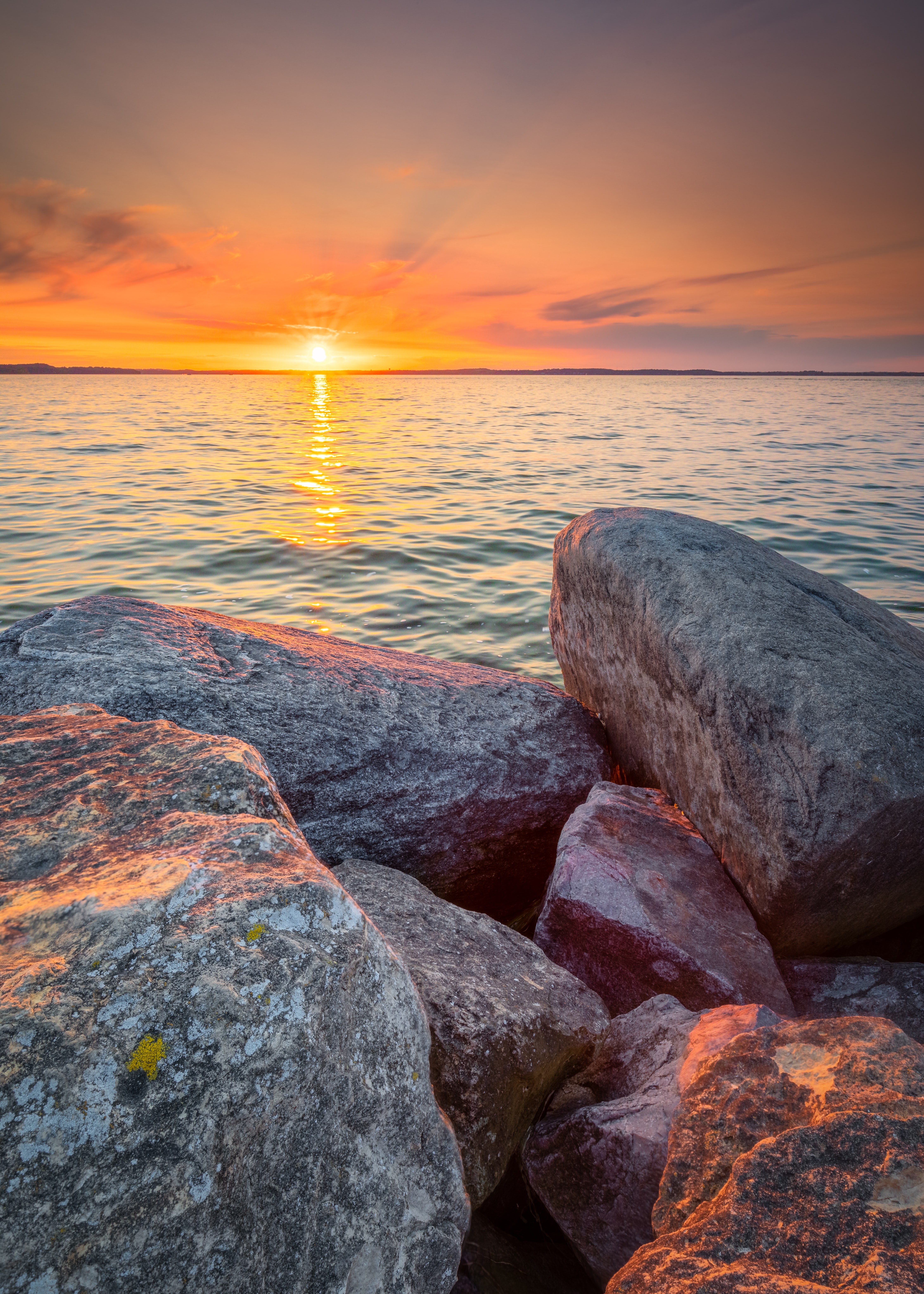 Free download wallpaper Stones, Sky, Sea, Nature, Sunset, Glare on your PC desktop
