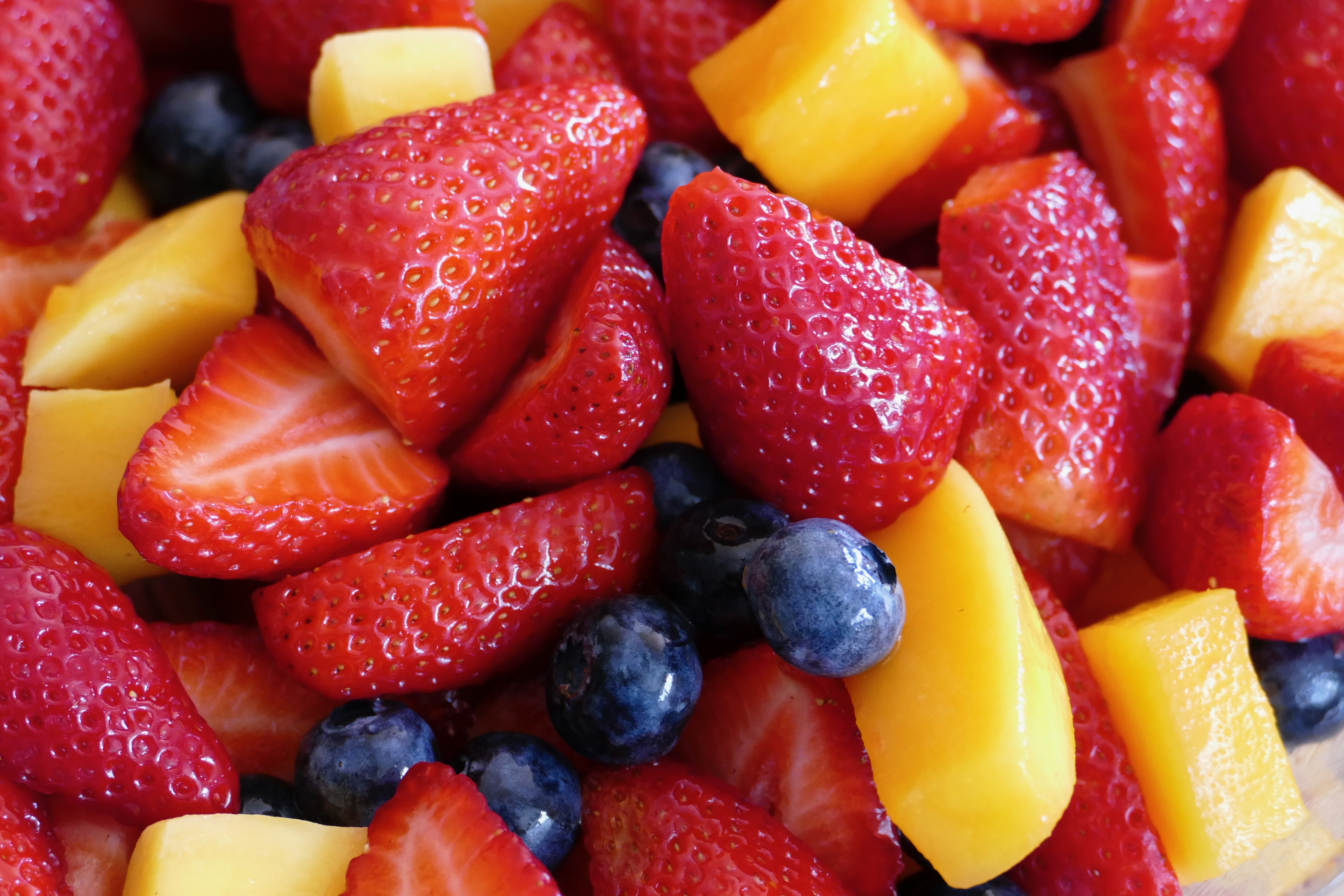 Free download wallpaper Fruits, Food, Strawberry, Blueberry, Fruit on your PC desktop