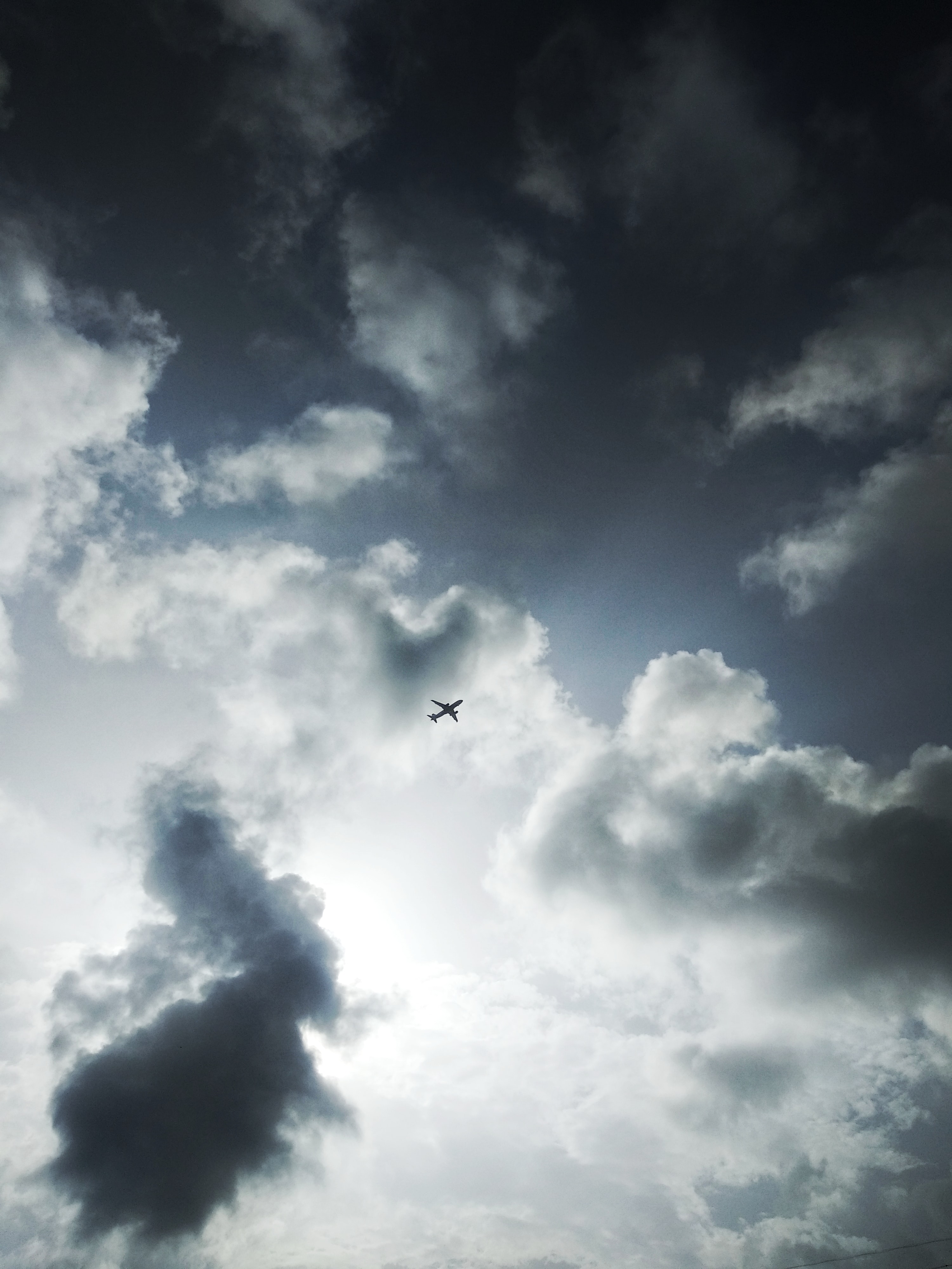 153543 télécharger l'image sky, nuages, divers, avion, vue de dessous, vue de bas - fonds d'écran et économiseurs d'écran gratuits