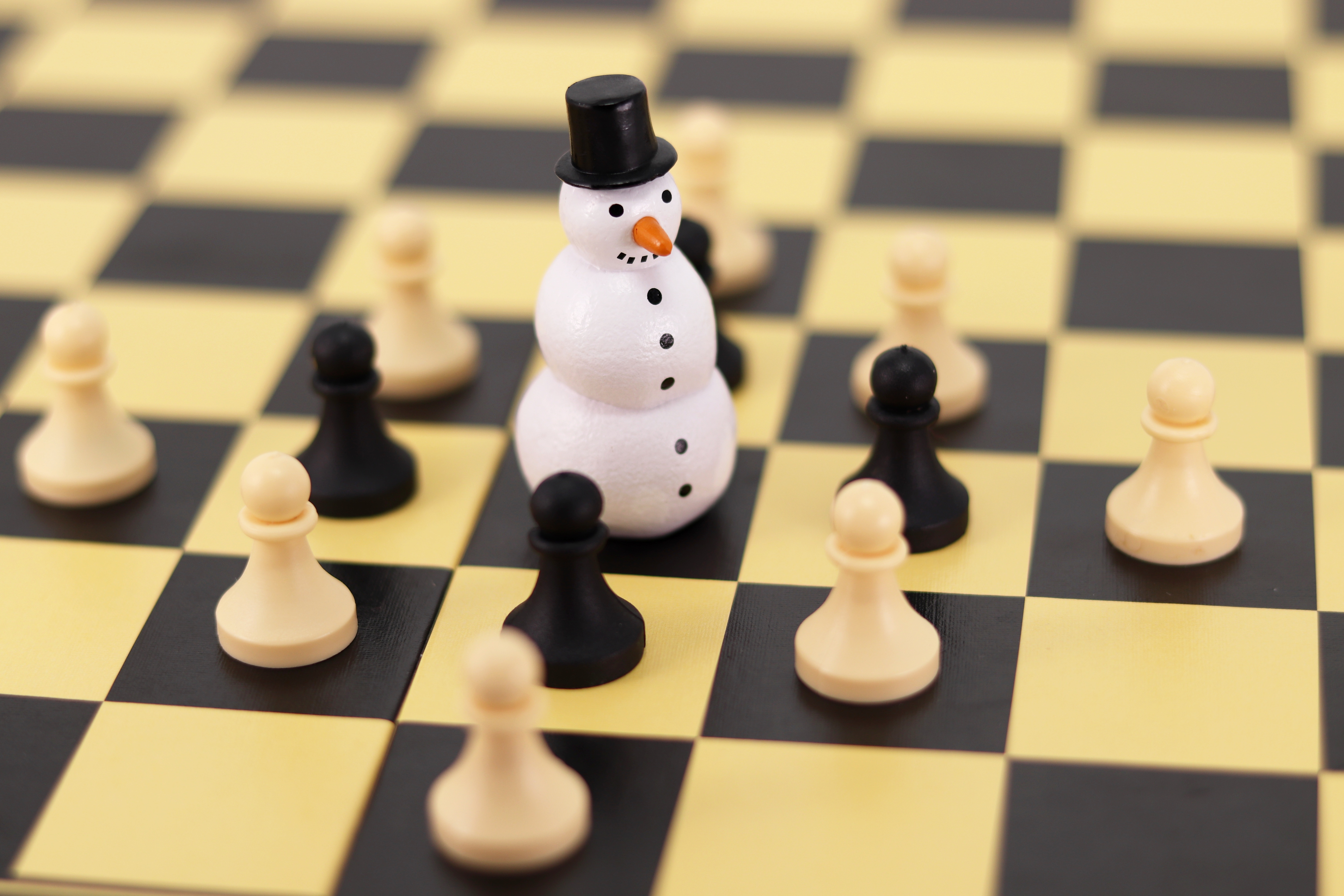 Free download wallpaper Chess, Snowman, Christmas, Figurine, Photography on your PC desktop