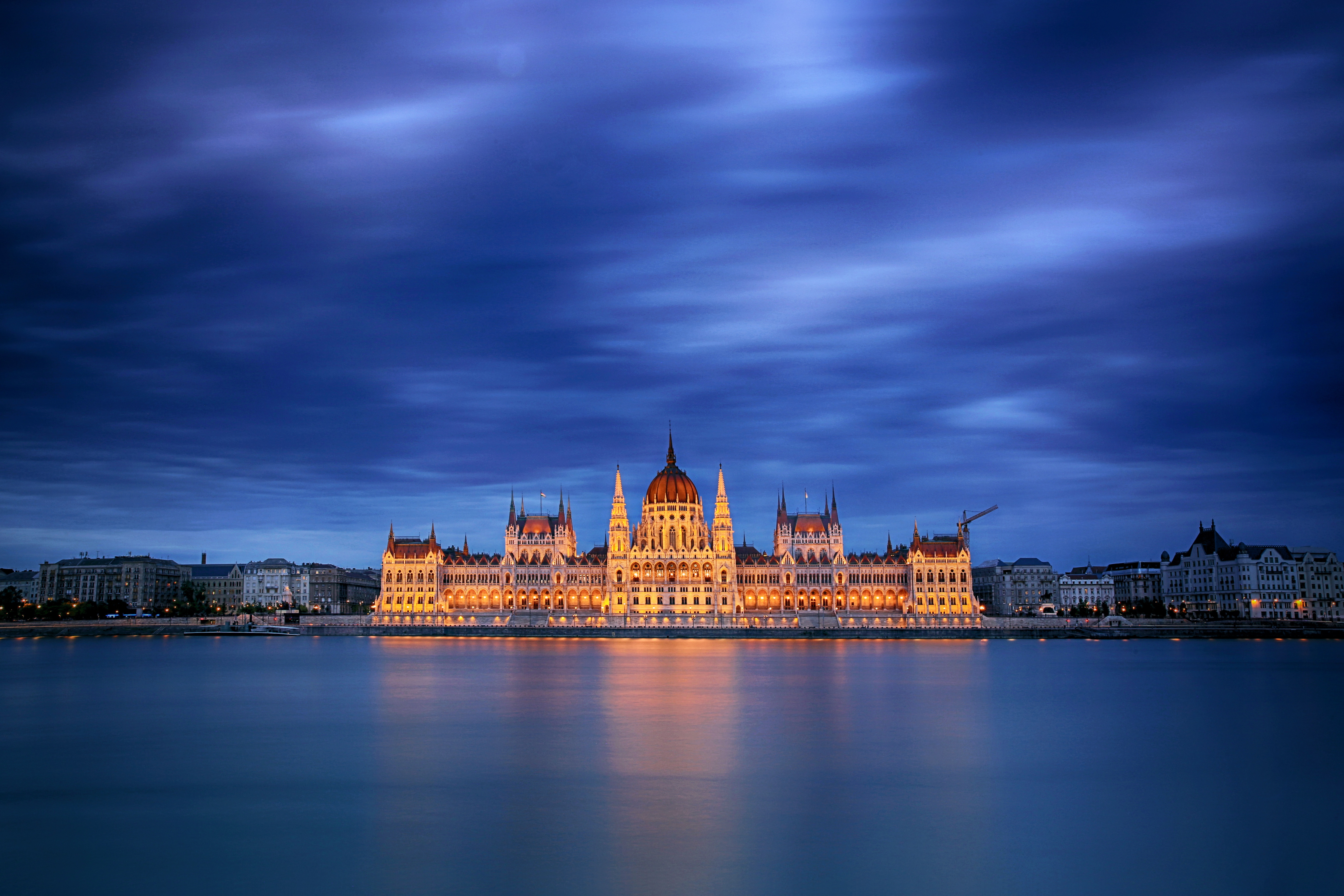 Скачать картинку Памятники, Венгрия, Будапешт, Парламент, Сделано Человеком, Здание Венгерского Парламента в телефон бесплатно.
