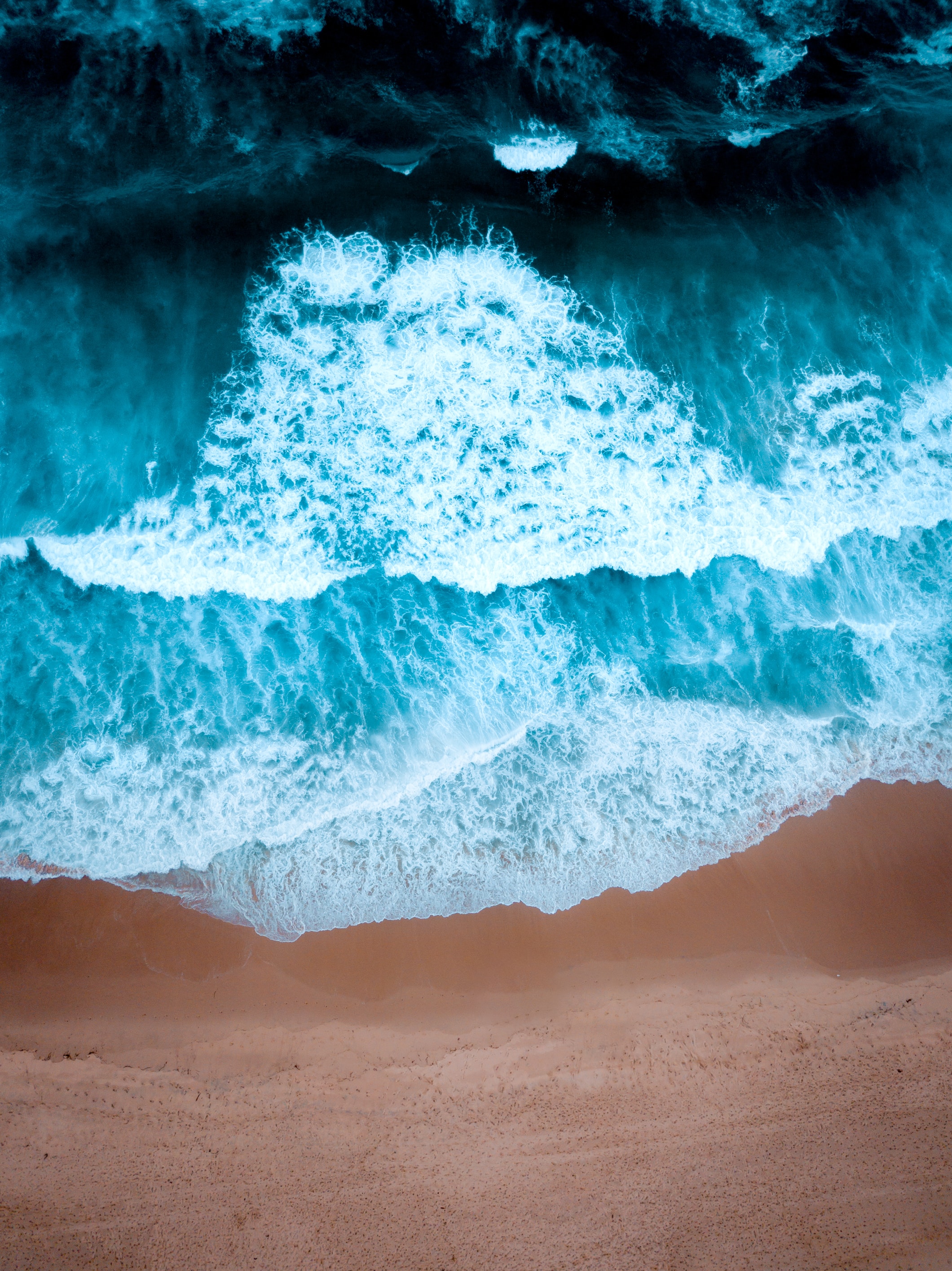 Скачать картинку Песок, Вид Сверху, Природа, Вода, Волны, Пляж в телефон бесплатно.