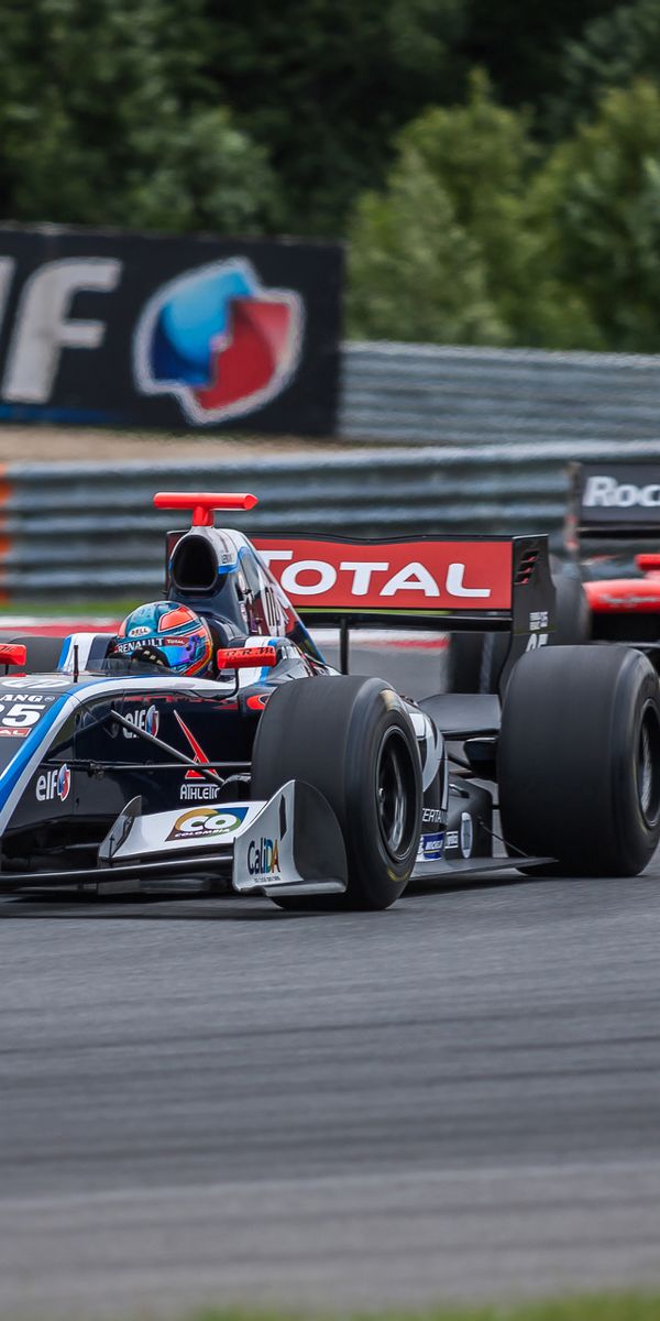 Free Racing Cars 4K Wallpapers & Desktop HD Backgrounds for PC