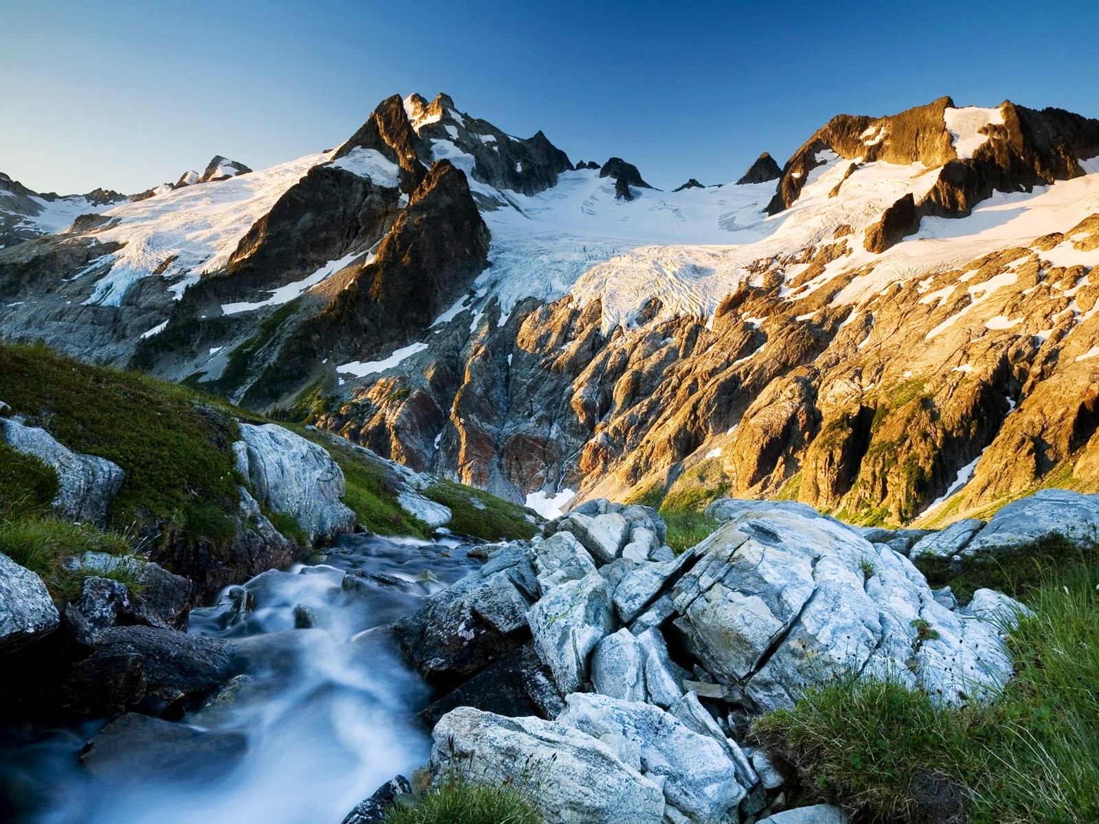 Descarga gratis la imagen Naturaleza, Agua, Nieve, Montaña, Corriente, Césped, Tierra/naturaleza en el escritorio de tu PC