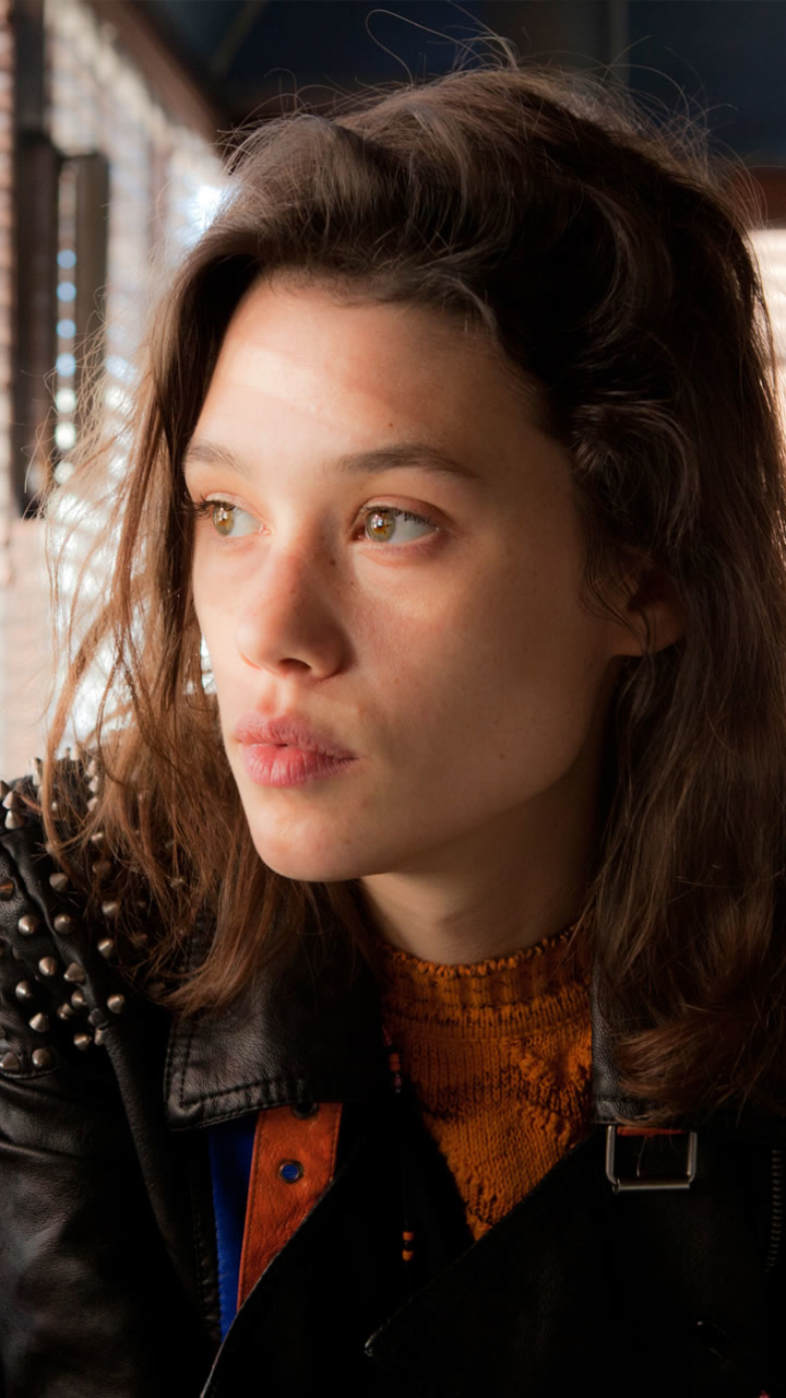 Download mobile wallpaper Brunette, Model, Women, Green Eyes, Actress, French, Astrid Bergès Frisbey for free.