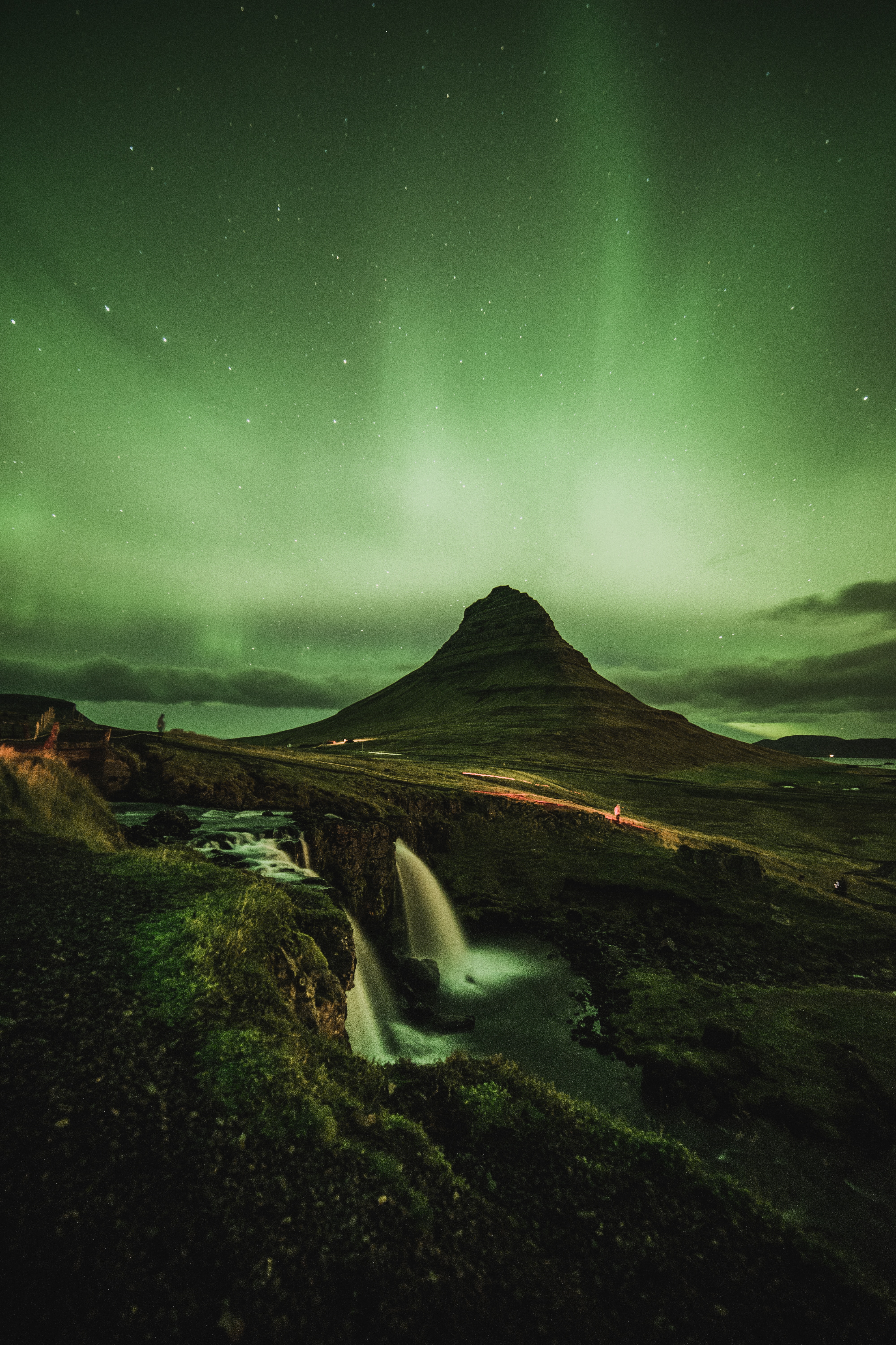 61464 скачать обои исландия, водопад, природа, гора, звездное небо, киркьюфелл - заставки и картинки бесплатно