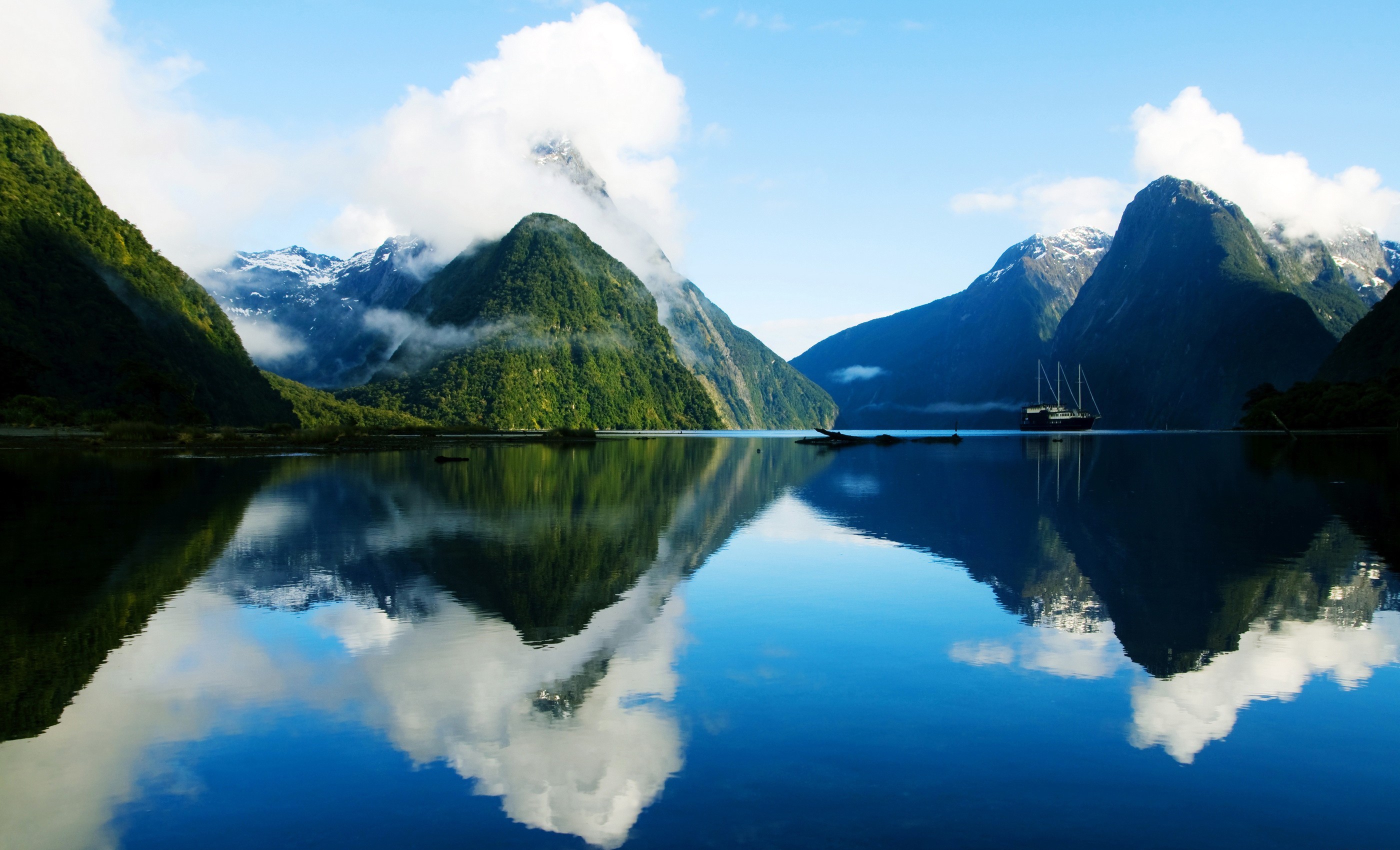 657349 télécharger le fond d'écran nouvelle zélande, terre/nature, détroit de milford, nuage, fjord, lac, pic d'onglet, montagne, réflection - économiseurs d'écran et images gratuitement