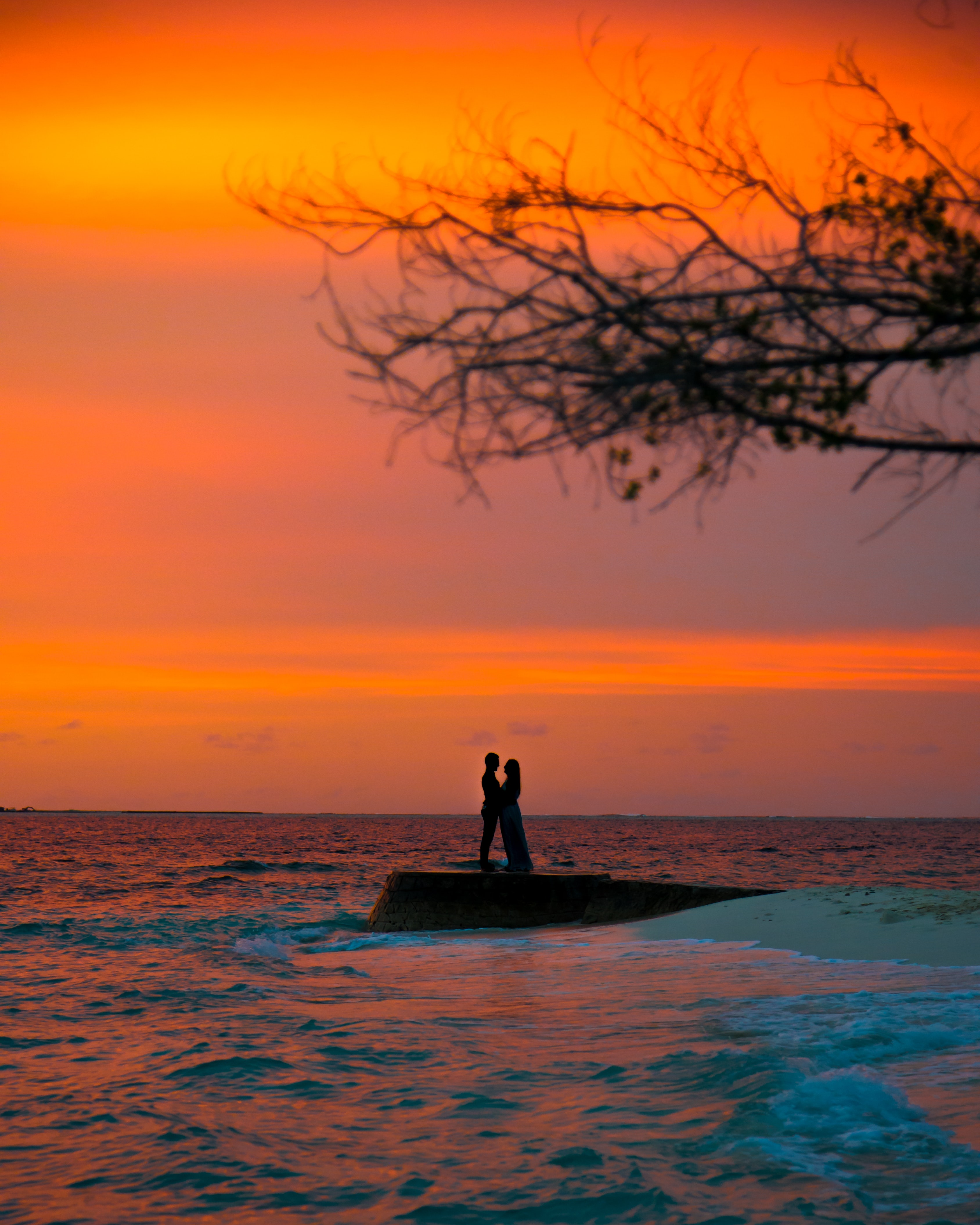 Free download wallpaper Sunset, Sea, Pair, Dark, Couple, Silhouettes, Love on your PC desktop