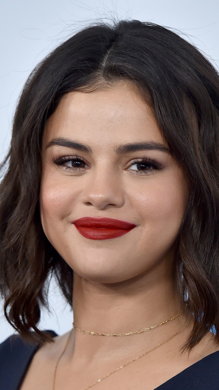 Download mobile wallpaper Music, Selena Gomez, Singer, Face, Brunette, Brown Eyes, Short Hair, Actress, Lipstick for free.