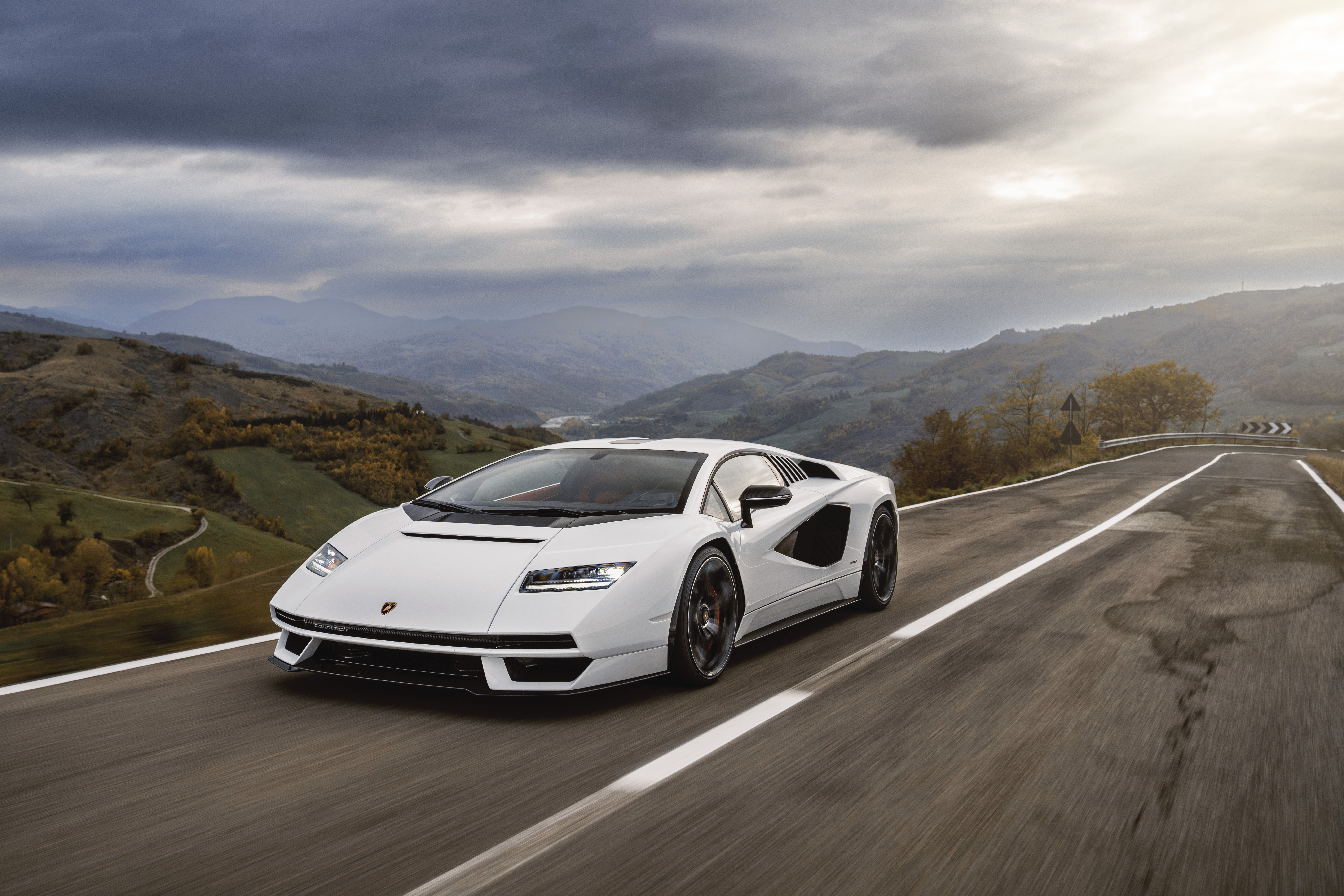 Download mobile wallpaper Lamborghini, Supercar, Vehicles, Lamborghini Countach Lpi 800 4 for free.