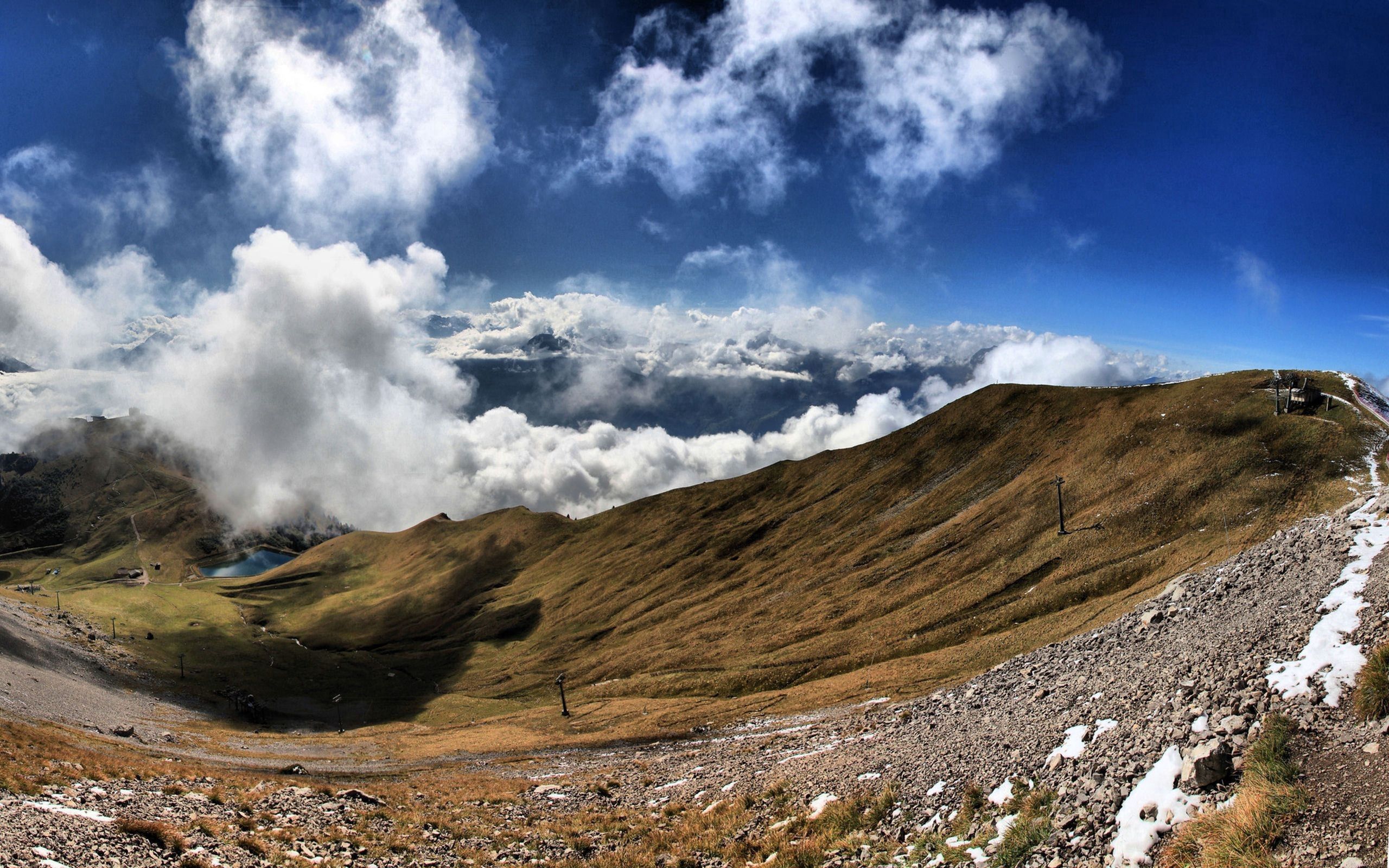 Laden Sie das Sky, Grass, Nebel, Natur, Clouds, Mountains-Bild kostenlos auf Ihren PC-Desktop herunter