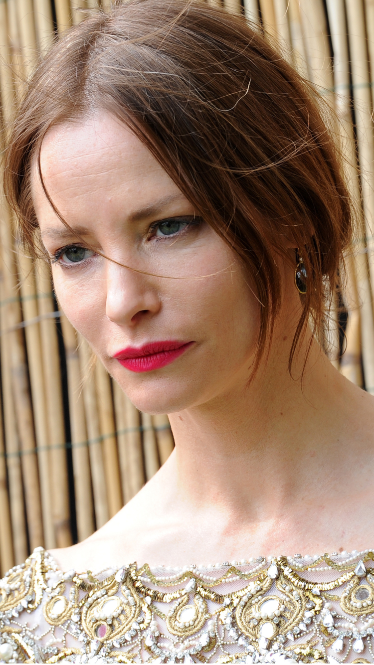 Download mobile wallpaper English, Women, Brown Hair, Actress, Lipstick, Sienna Guillory for free.