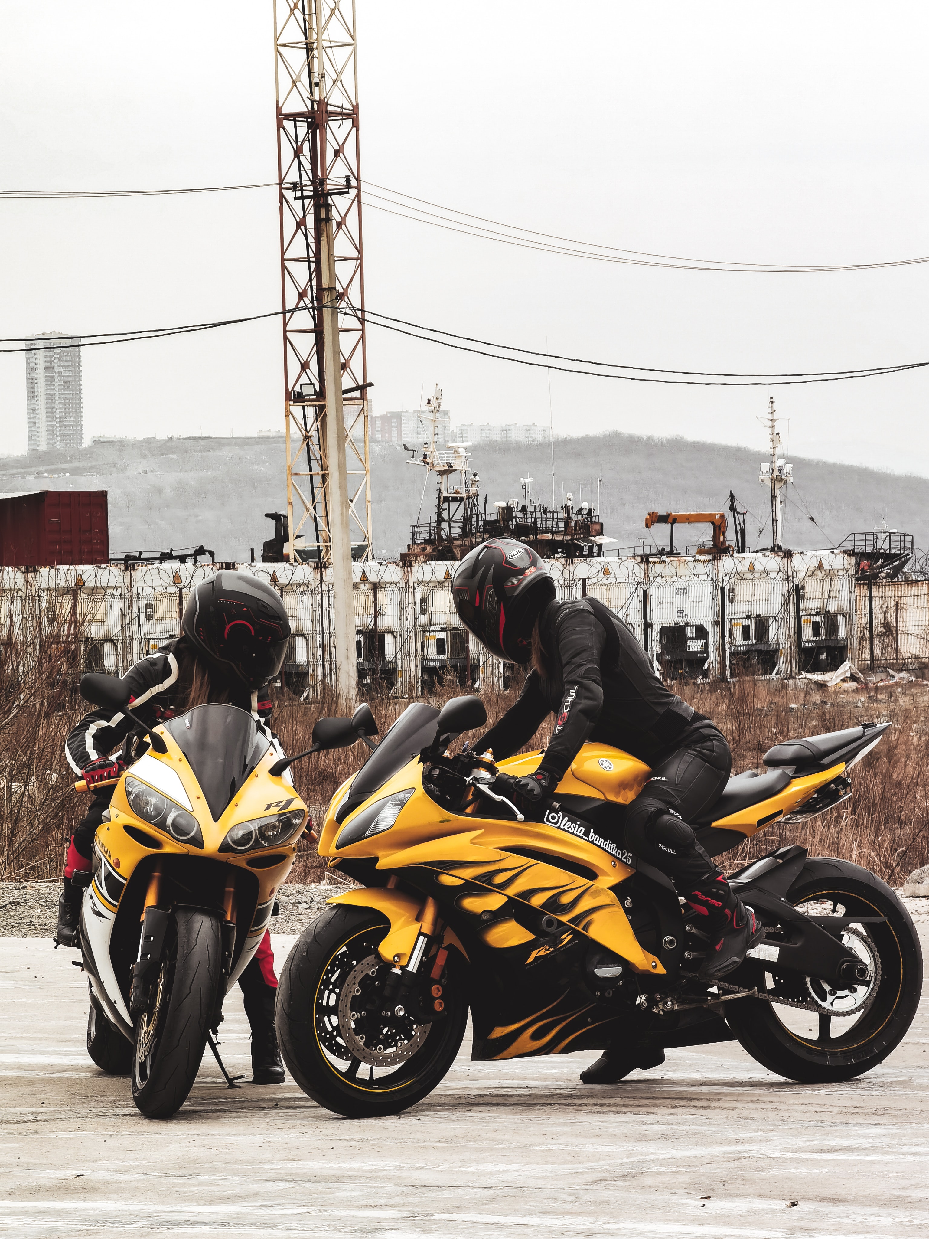 135850 télécharger l'image yamaha, moto, vélos, jaune, histoires, motocyclistes - fonds d'écran et économiseurs d'écran gratuits
