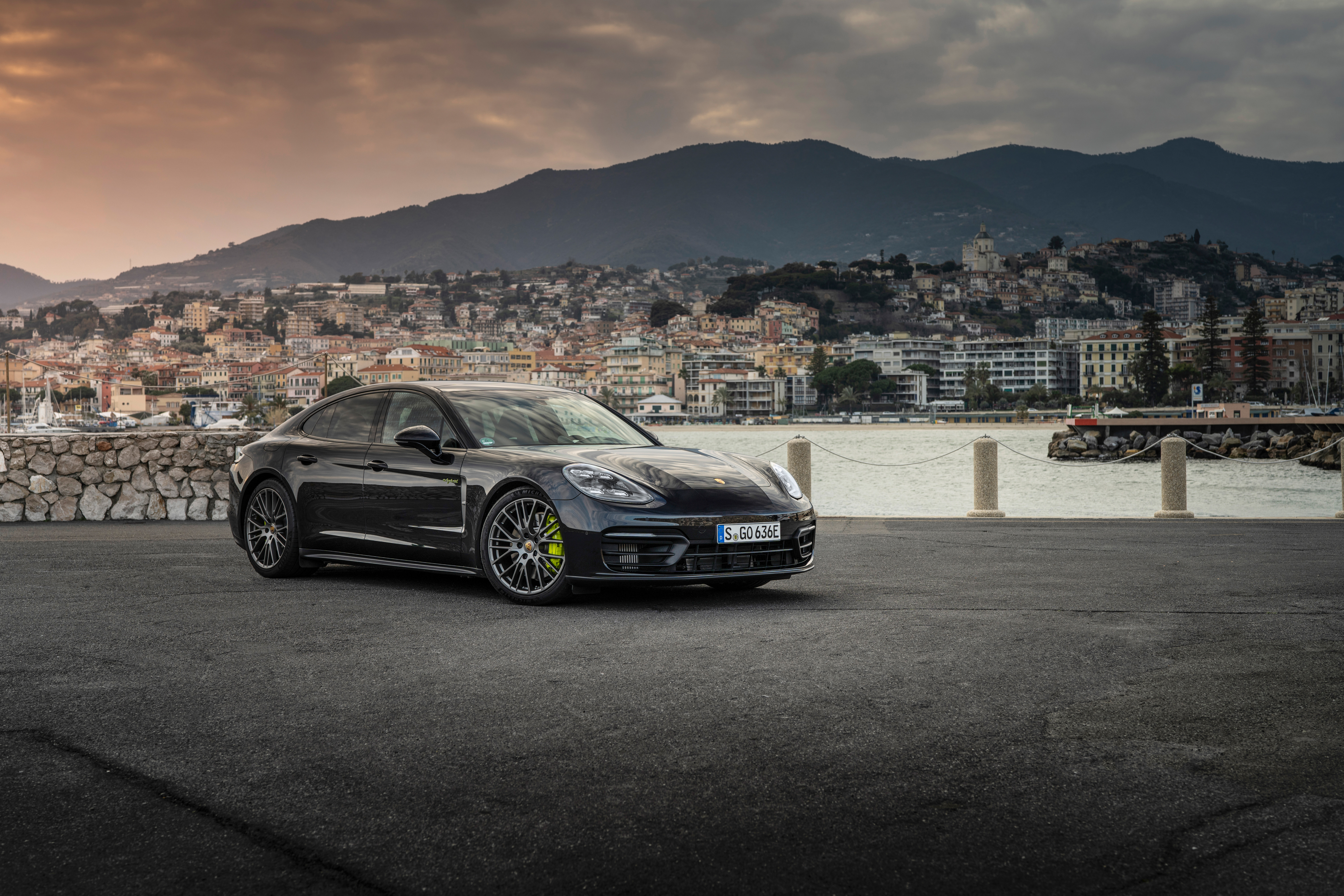 Melhores papéis de parede de Porsche Panamera 4 E Hybrid para tela do telefone