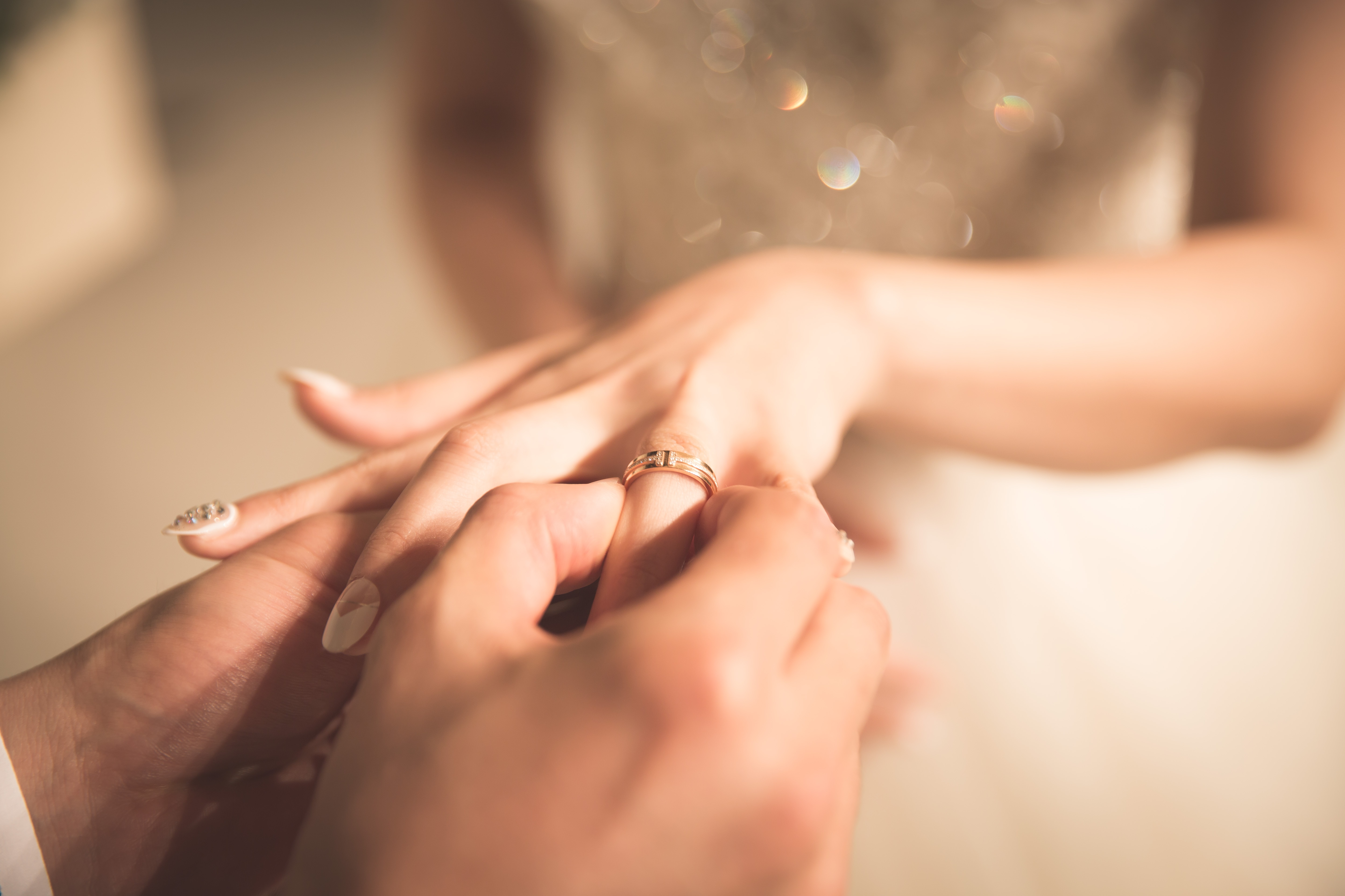 102105 скачать картинку любовь, кольцо, свадьба, романтика - обои и заставки бесплатно