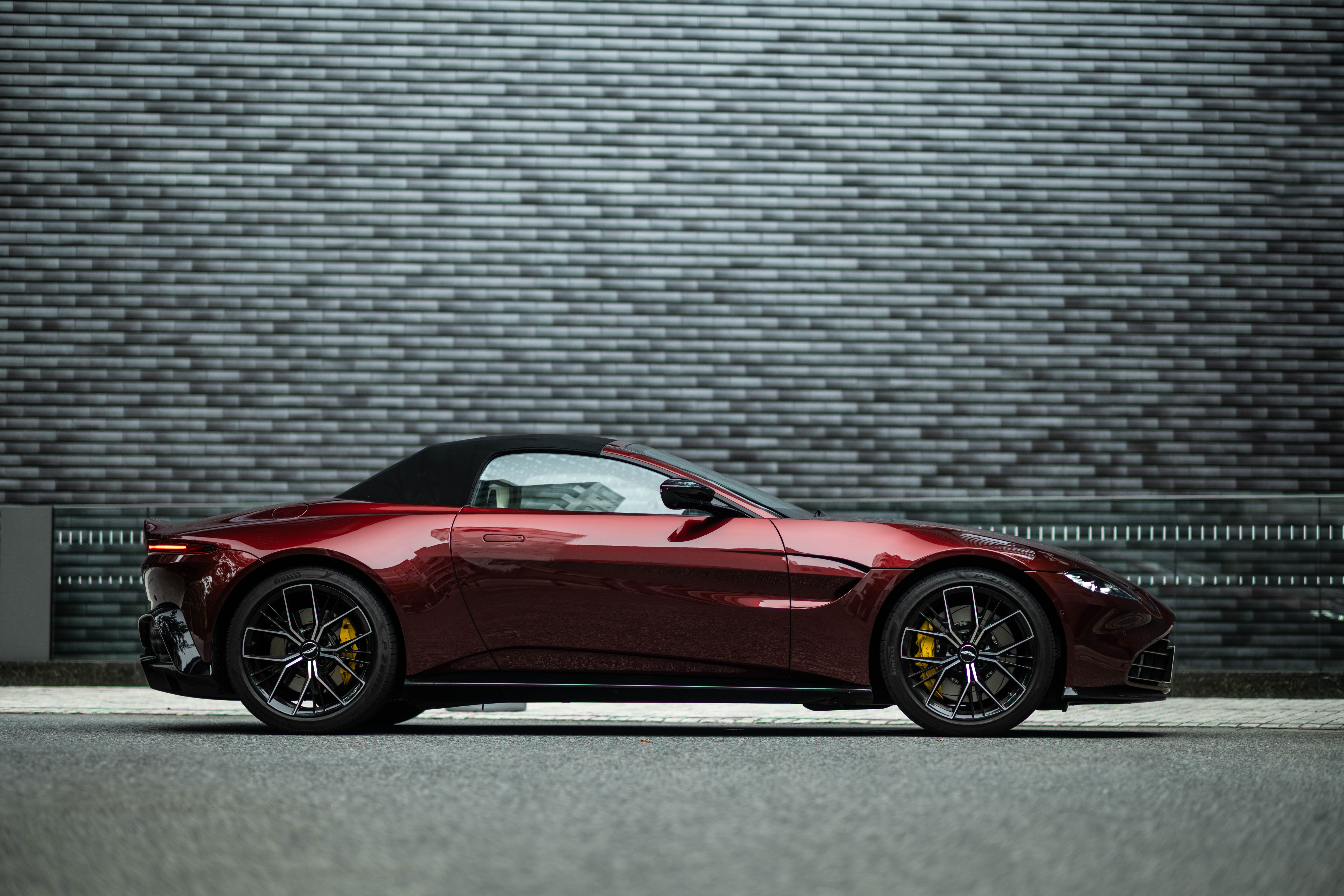 502323 Bildschirmschoner und Hintergrundbilder Aston Martin Vantage Roadster auf Ihrem Telefon. Laden Sie  Bilder kostenlos herunter