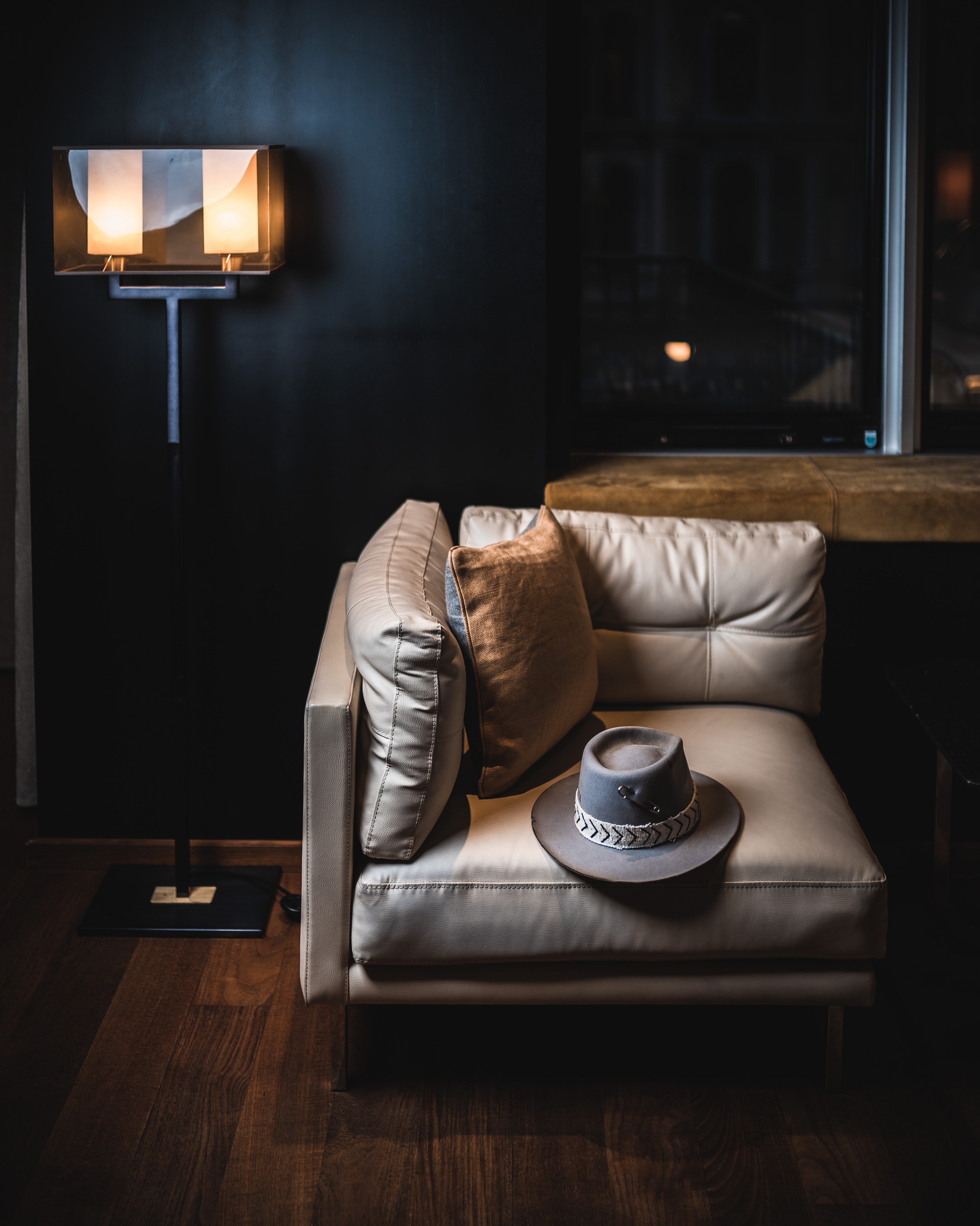 Download mobile wallpaper Miscellaneous, Hat, Armchair, Miscellanea, Interior, Room for free.