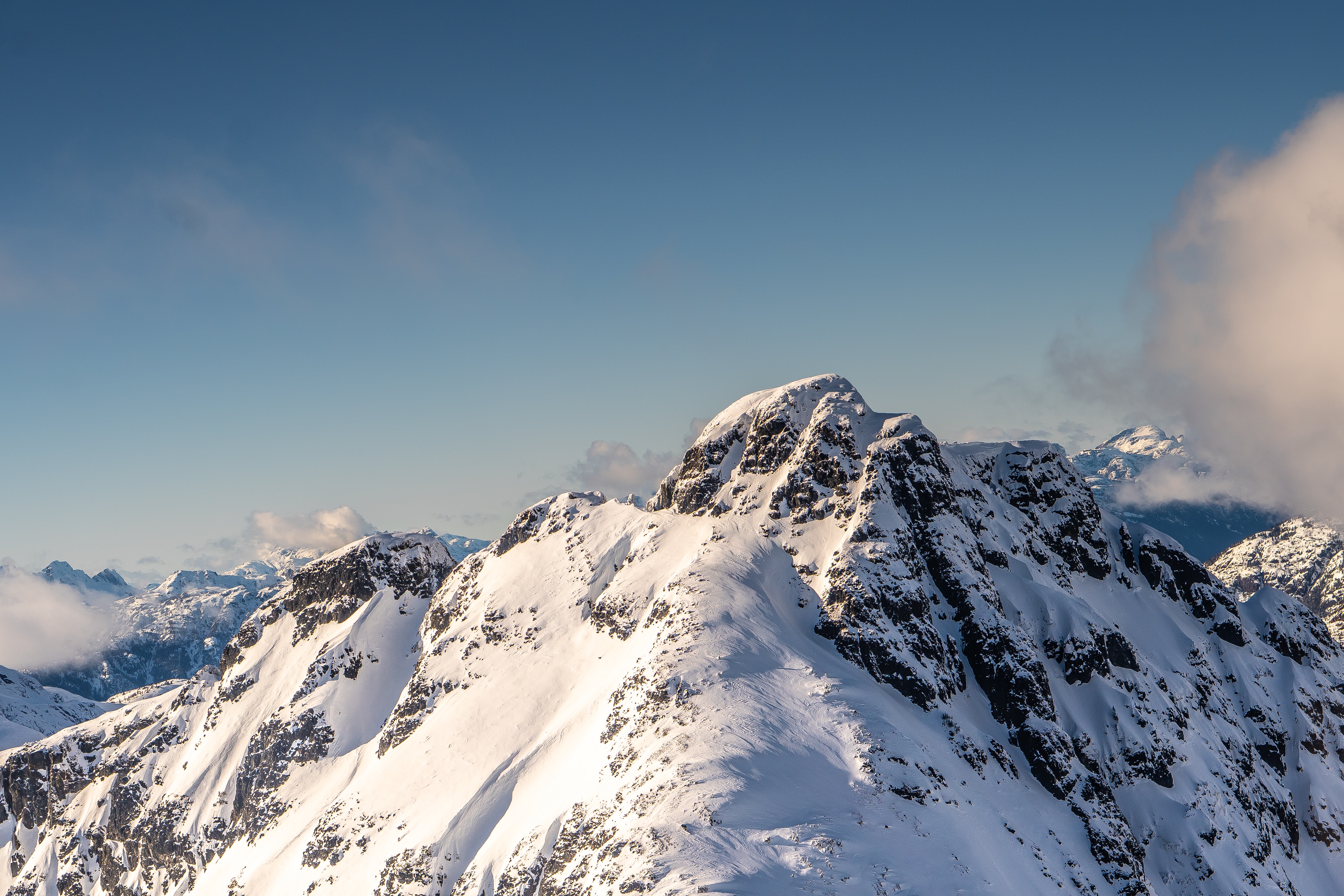 Descarga gratis la imagen Naturaleza, Montañas, Arriba, Altura, Cubierto De Nieve, Nevado, Pendiente, Cuesta, Vértice en el escritorio de tu PC