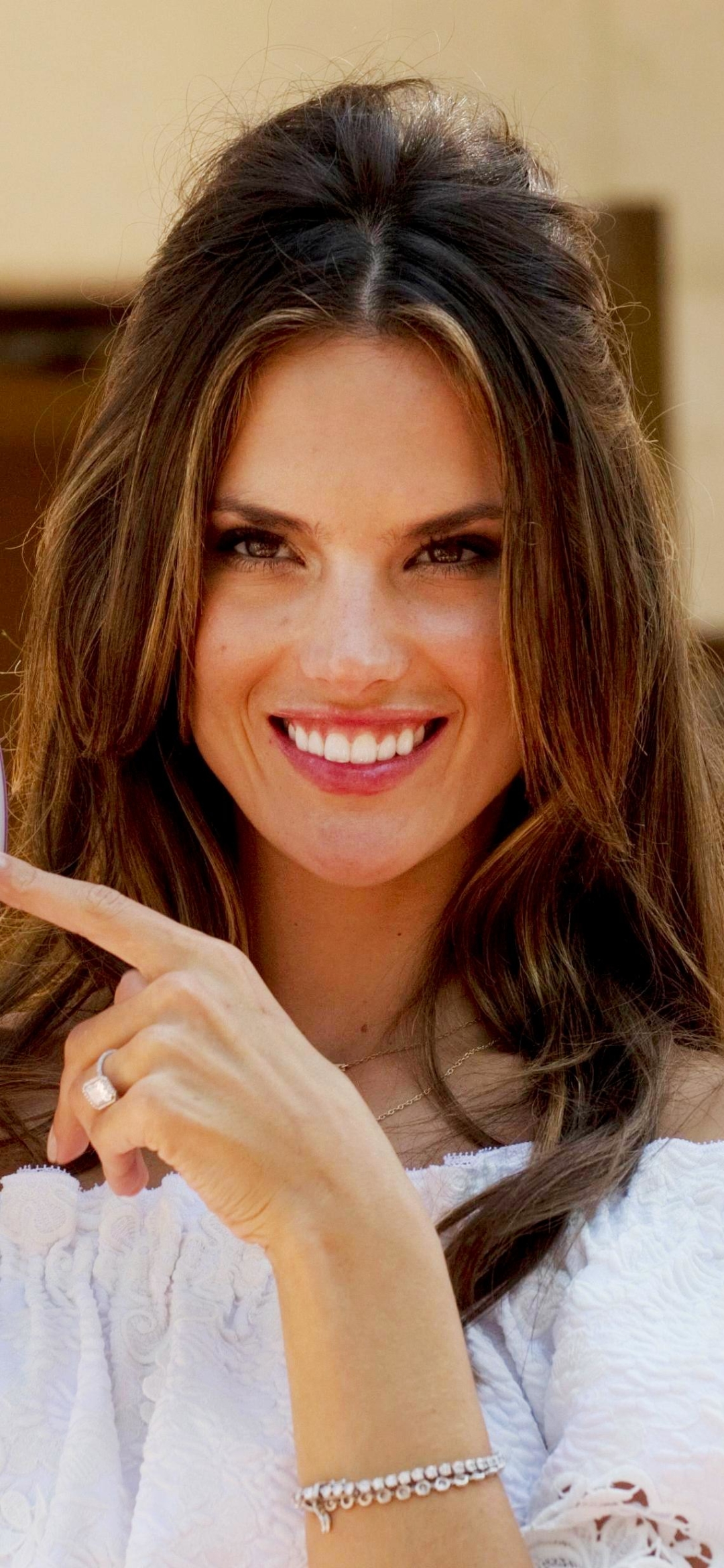 Download mobile wallpaper Celebrity, Alessandra Ambrosio for free.